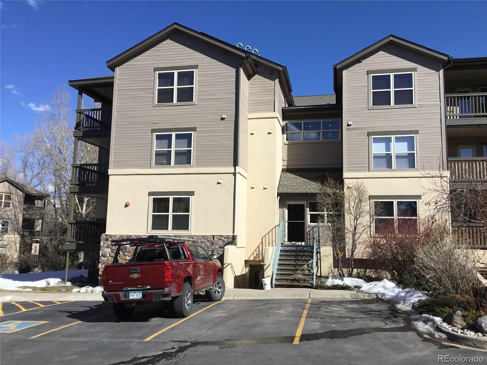 40 river pines court, Ward sold home. Closed on 2025-04-14 for $897,000.