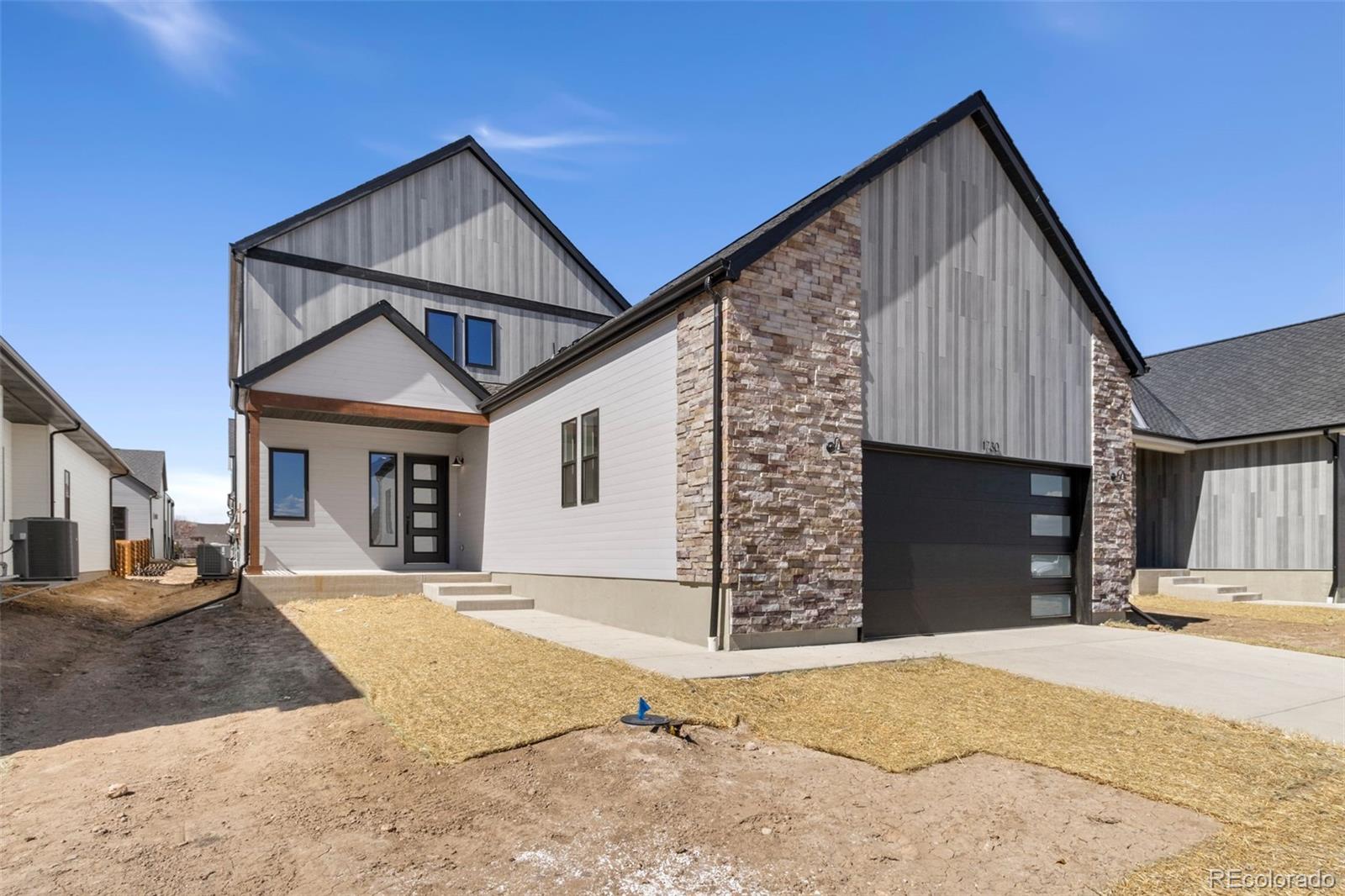1730  Beachside Drive, windsor MLS: 8482040 Beds: 3 Baths: 5 Price: $779,900