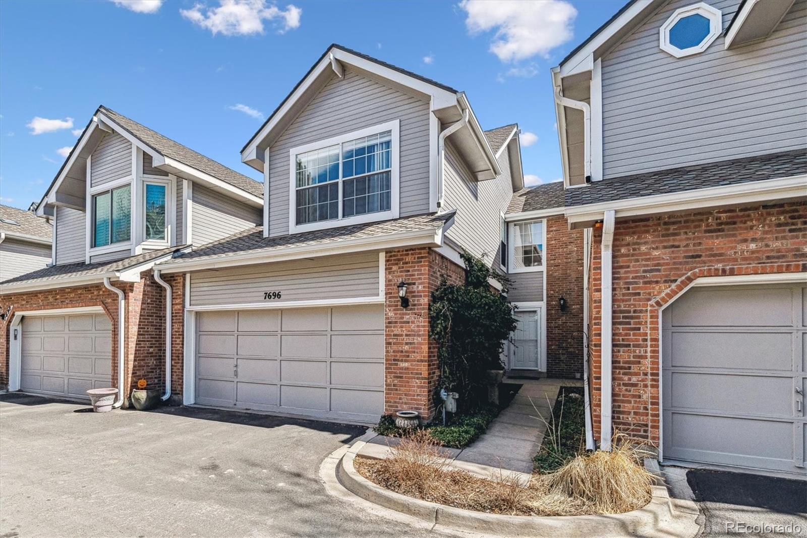 7696 S Monaco Circle, centennial MLS: 8584803 Beds: 3 Baths: 4 Price: $584,950