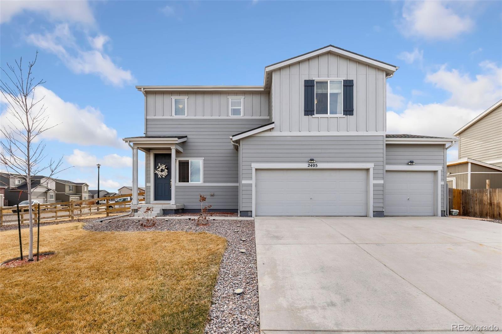 2405  Horse Shoe Circle, fort lupton MLS: 2588813 Beds: 3 Baths: 3 Price: $500,000