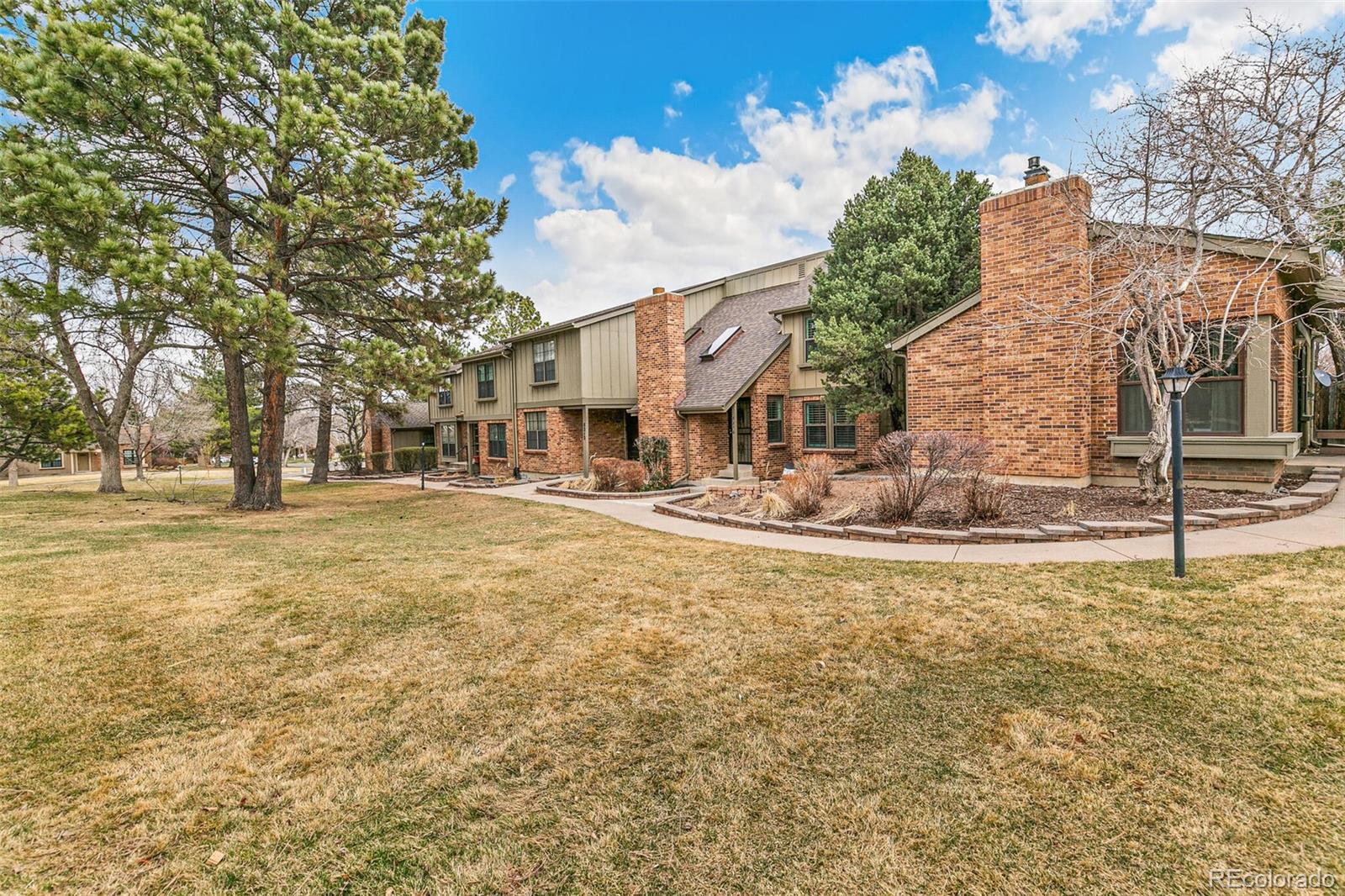 8216 E Phillips Place, centennial MLS: 4593845 Beds: 3 Baths: 3 Price: $600,000