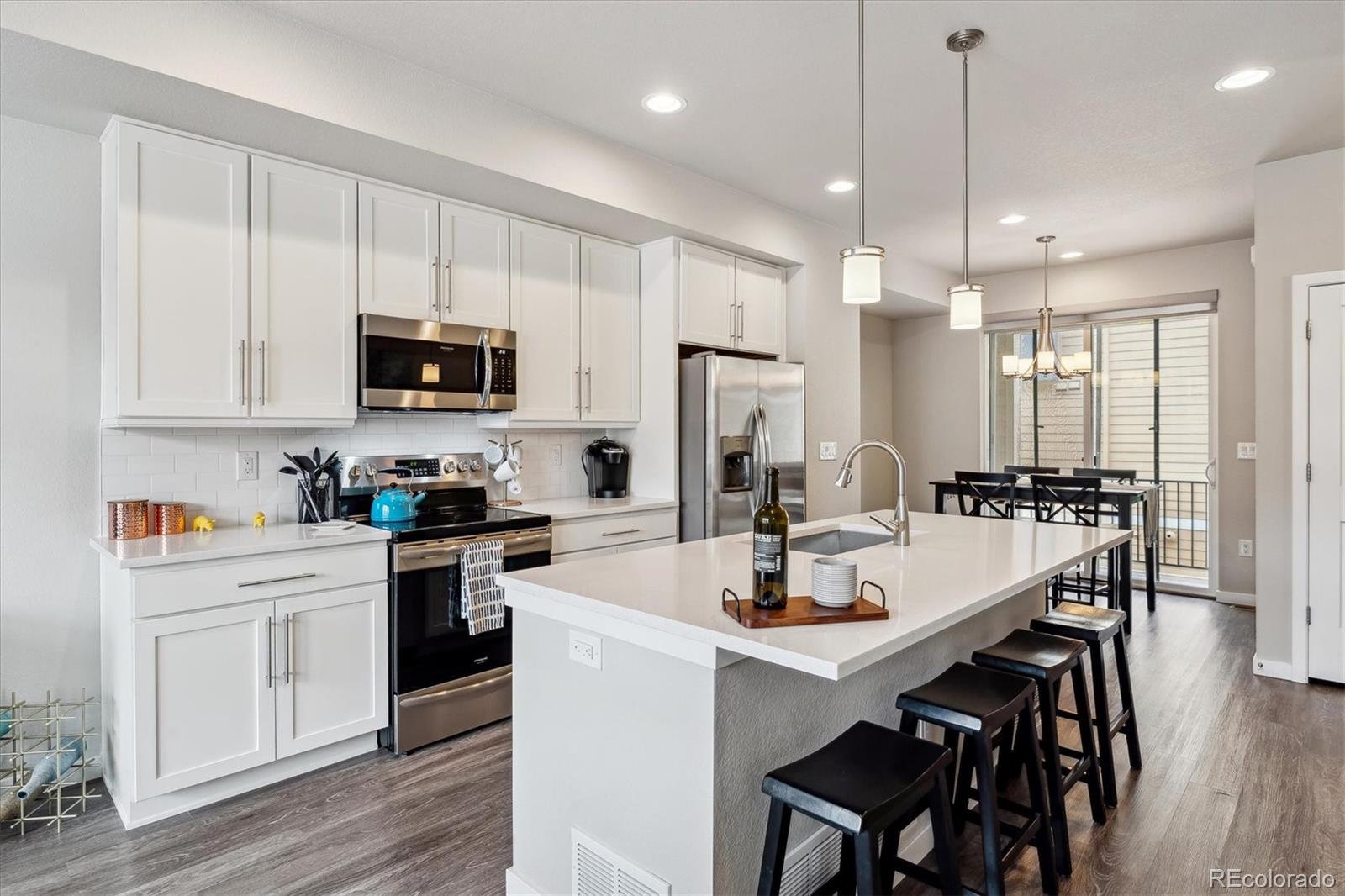 6737 S Tempe Court, aurora MLS: 9898990 Beds: 2 Baths: 3 Price: $414,999