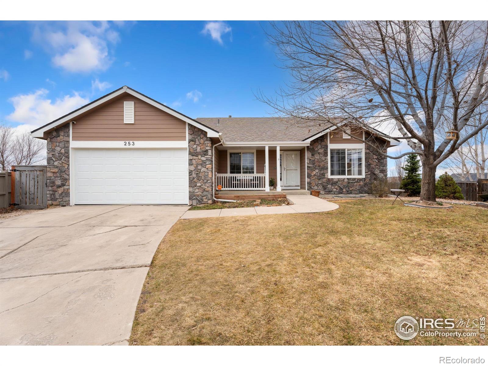 253  Timber Ridge Court, severance MLS: 4567891028719 Beds: 4 Baths: 3 Price: $530,000
