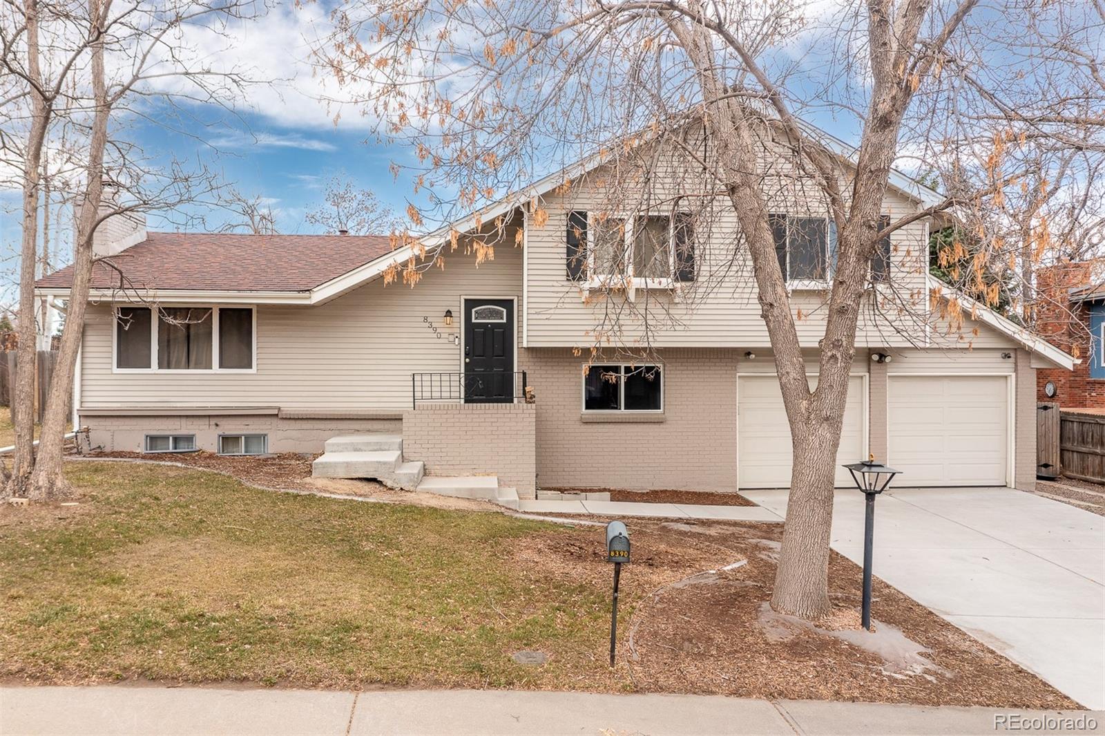 8390  Yarrow Street, arvada MLS: 1680769 Beds: 4 Baths: 3 Price: $660,000