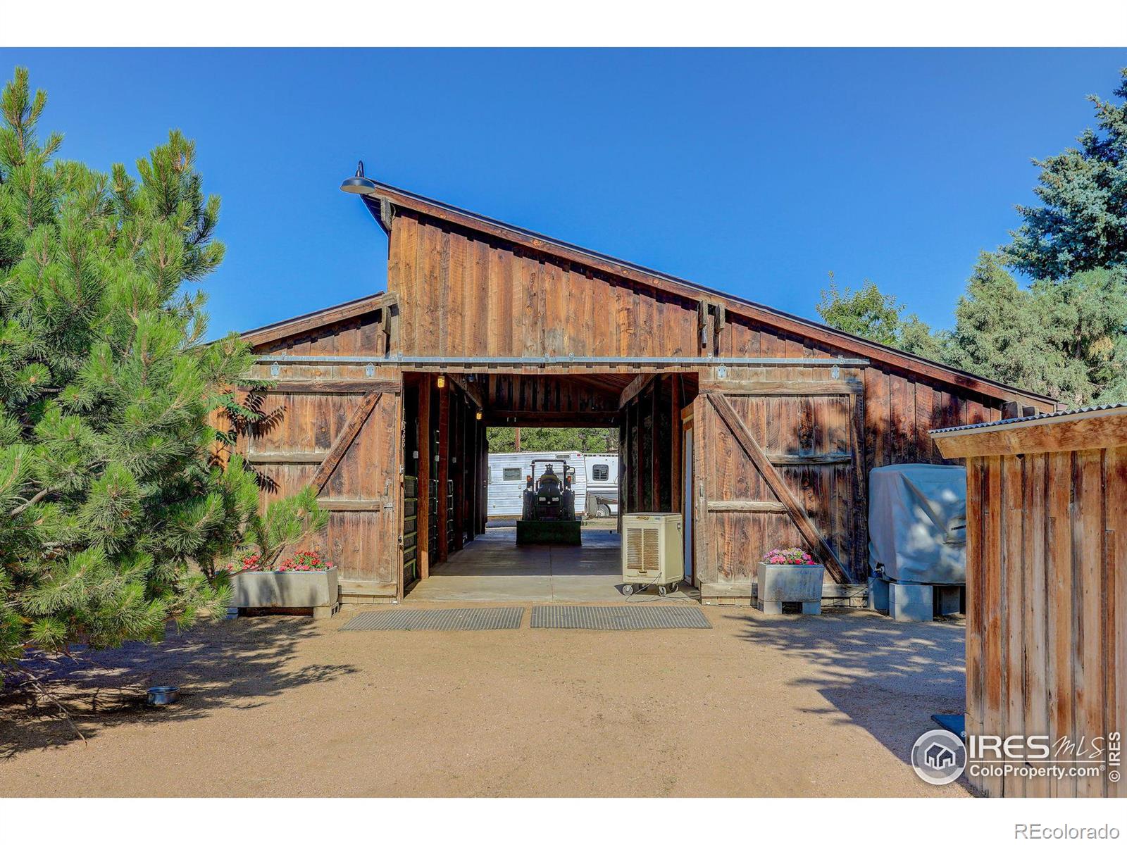 9852  Zephyr Drive, broomfield MLS: 4567891028780 Beds: 3 Baths: 2 Price: $974,900