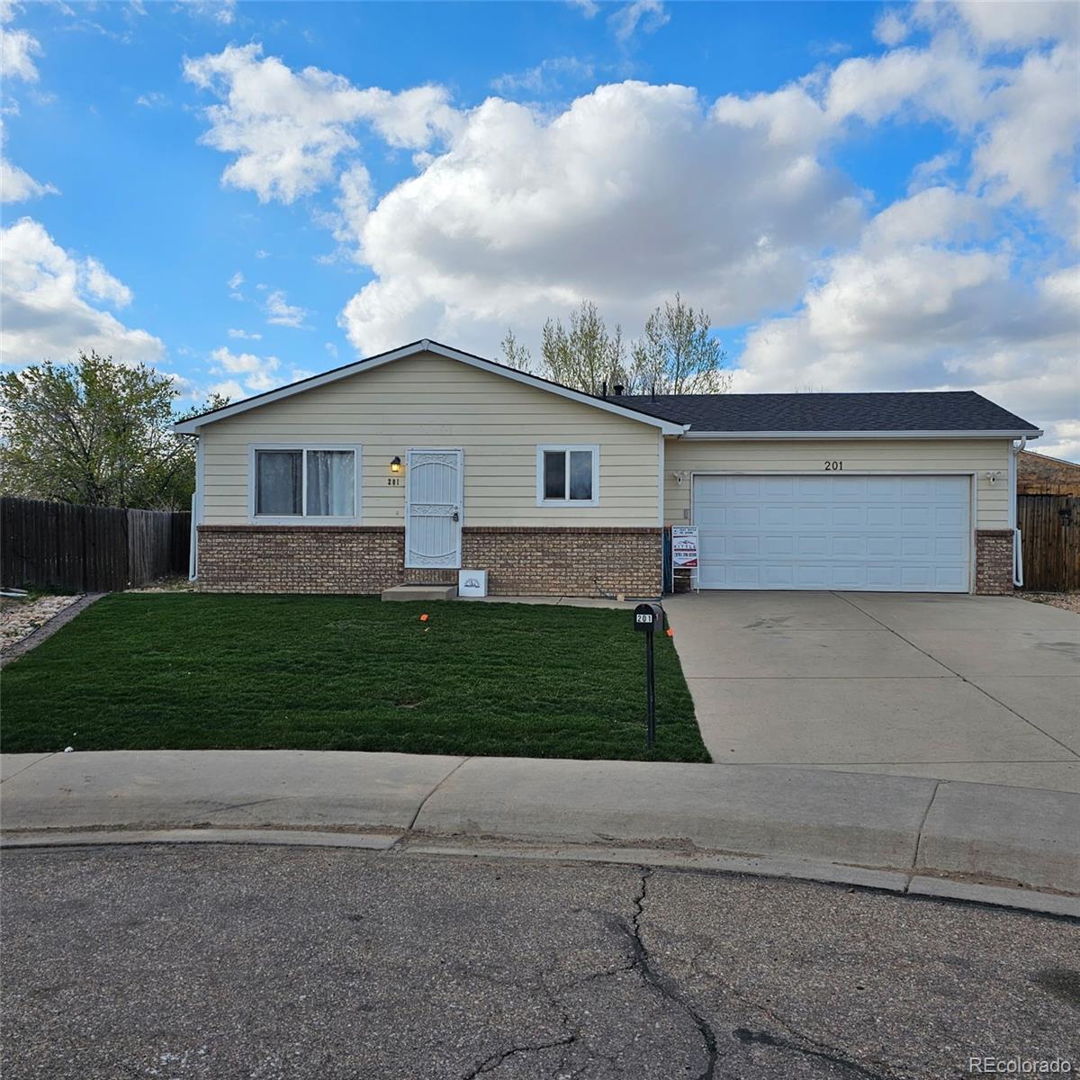 201 E 21st Street Road, greeley MLS: 6537376 Beds: 4 Baths: 2 Price: $389,900