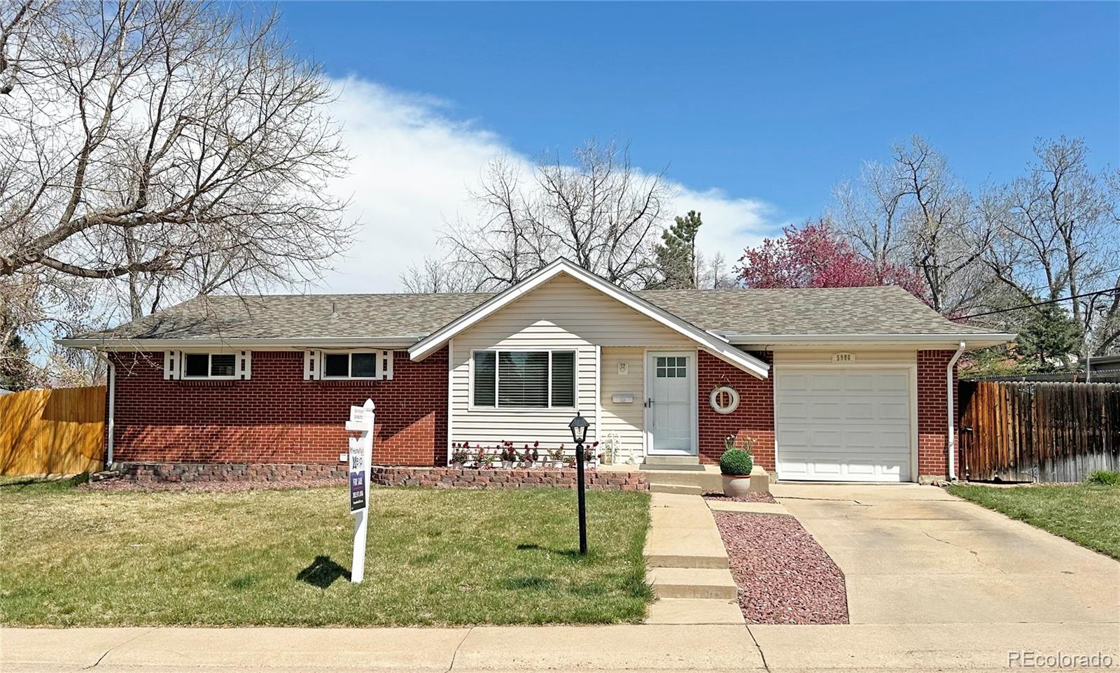 5986 S Cook Street, centennial MLS: 6472097 Beds: 4 Baths: 2 Price: $639,950