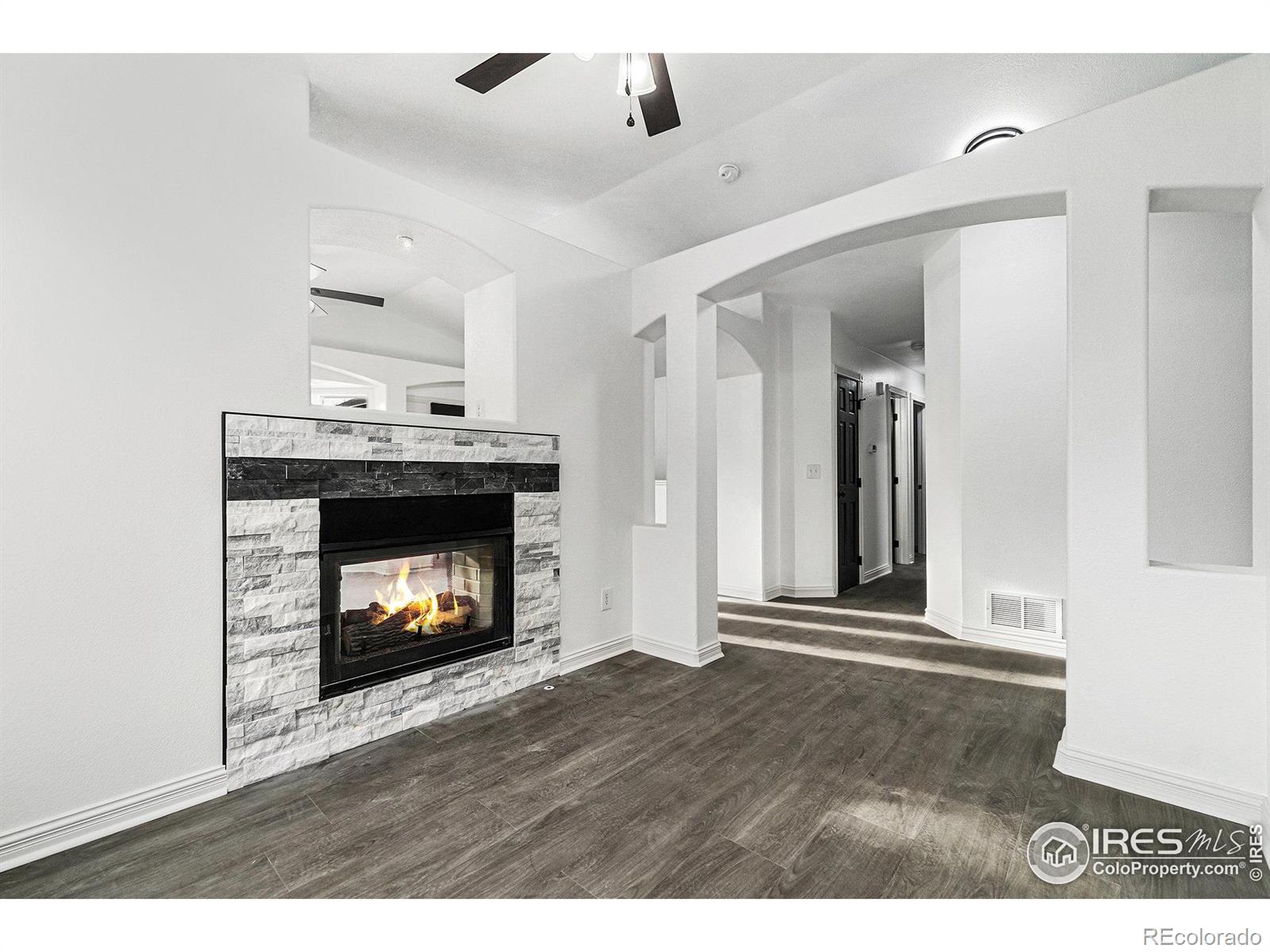 1101  Glacier Court, windsor MLS: 4567891029213 Beds: 4 Baths: 4 Price: $509,000