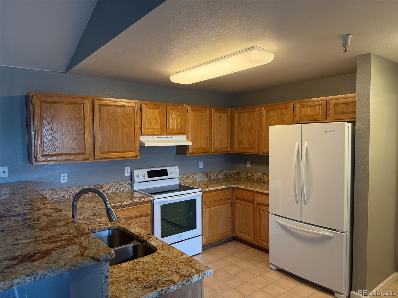 Cambridge In The Foothills Littleton Condo / Townhome | MLS #: 222452712304 W Cross Drive 304, Littleton Beds: 2 Baths: 2 Price: $249,900