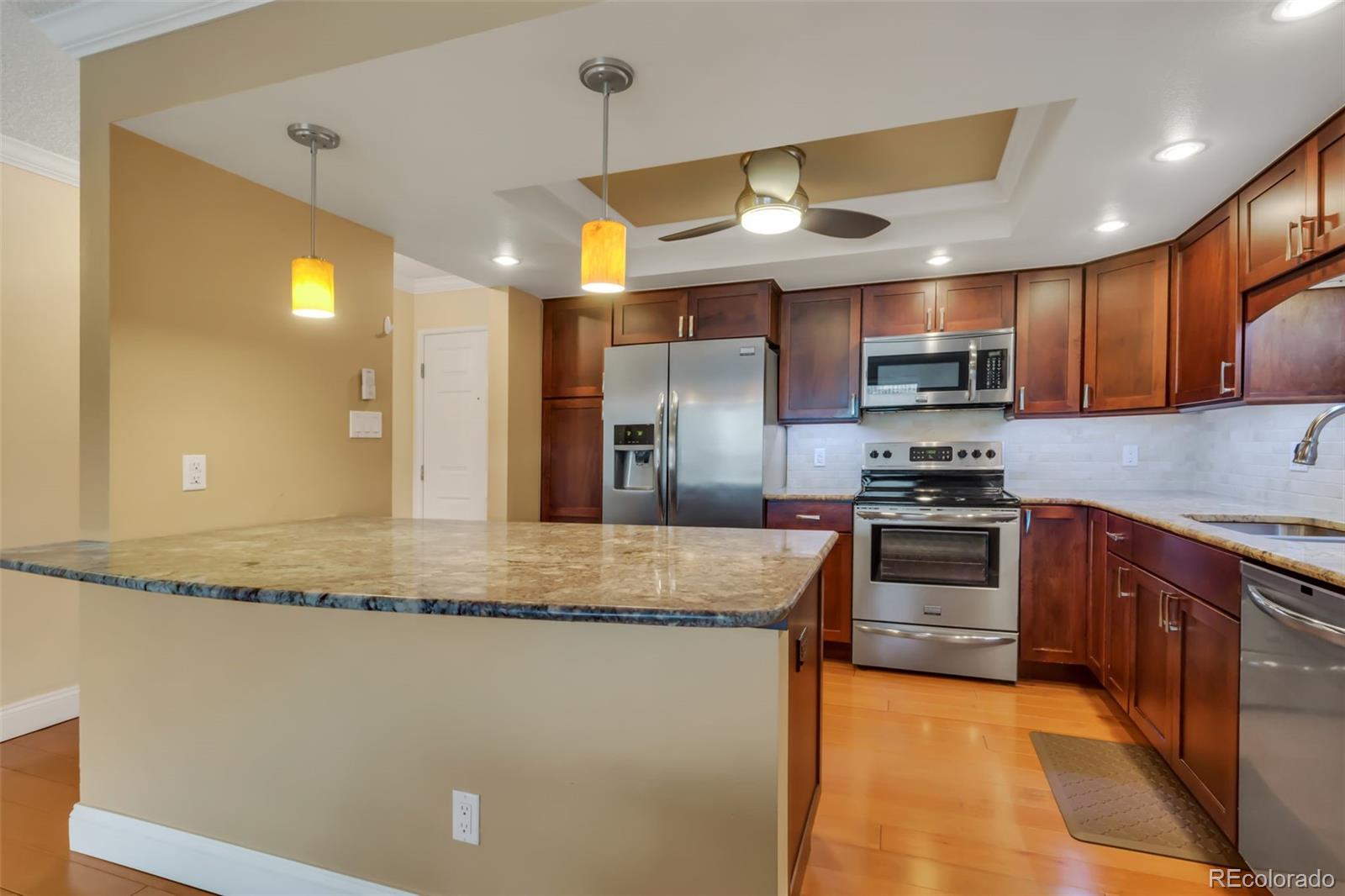 Heather Gardens Aurora Condo / Townhome | MLS #: 442611813961 E Marina Drive 314, Aurora Beds: 2 Baths: 2 Price: $299,000