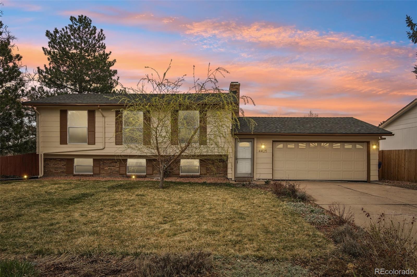 4425 S Vivian Way, morrison MLS: 8465099 Beds: 3 Baths: 3 Price: $549,900