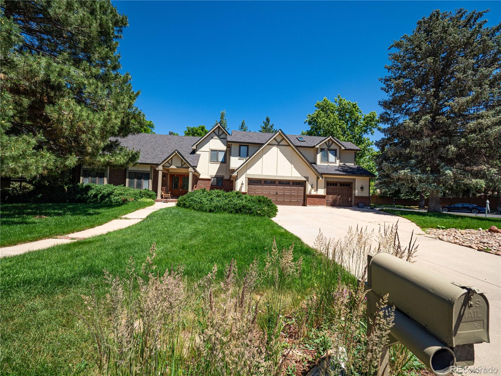 Shenandoah Aurora Home | MLS #: 608516815395 E Penwood Place, Aurora Beds: 4 Baths: 5 Price: $820,000