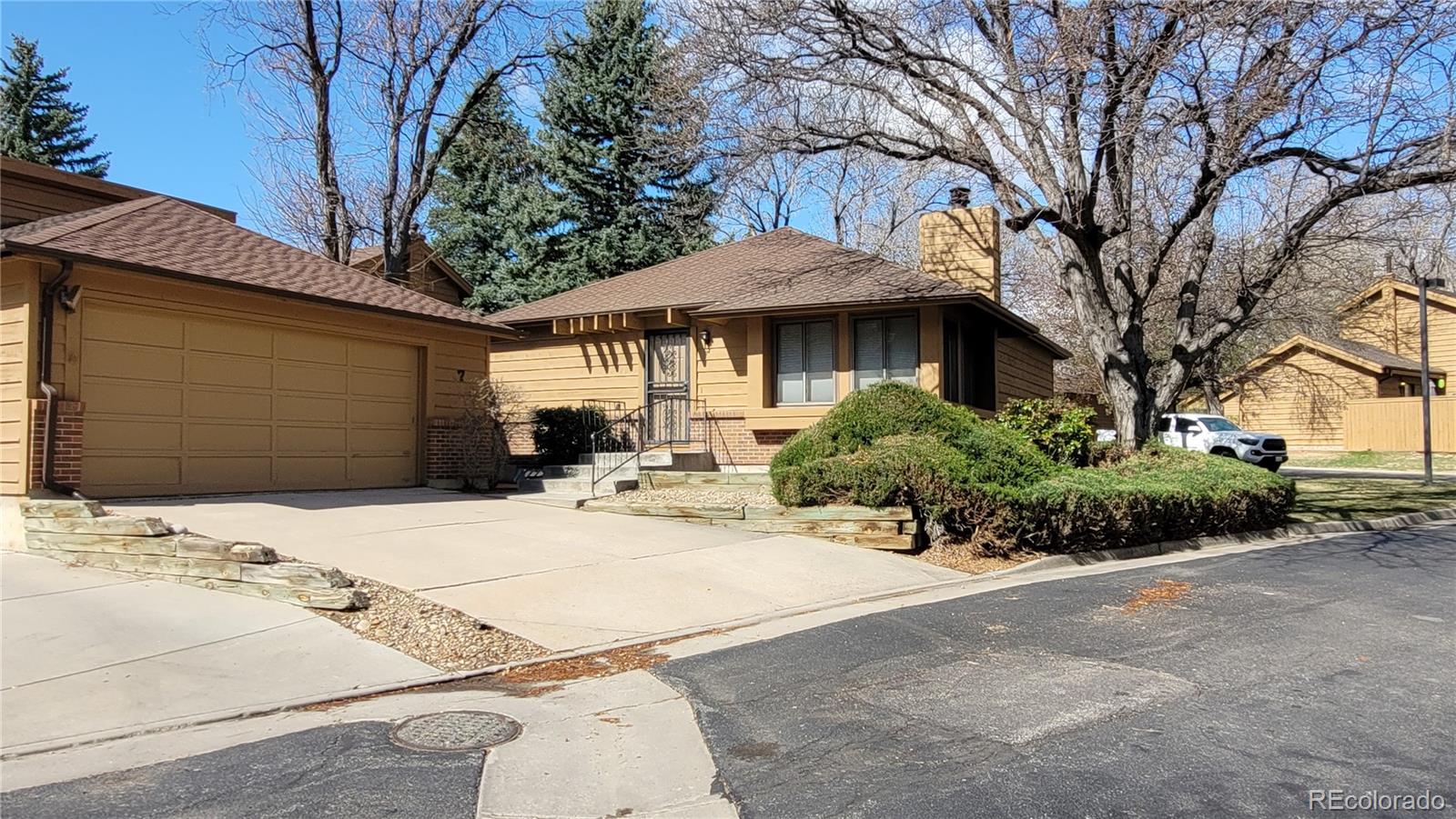 7 S Eagle Circle, aurora MLS: 2803683 Beds: 2 Baths: 3 Price: $349,990