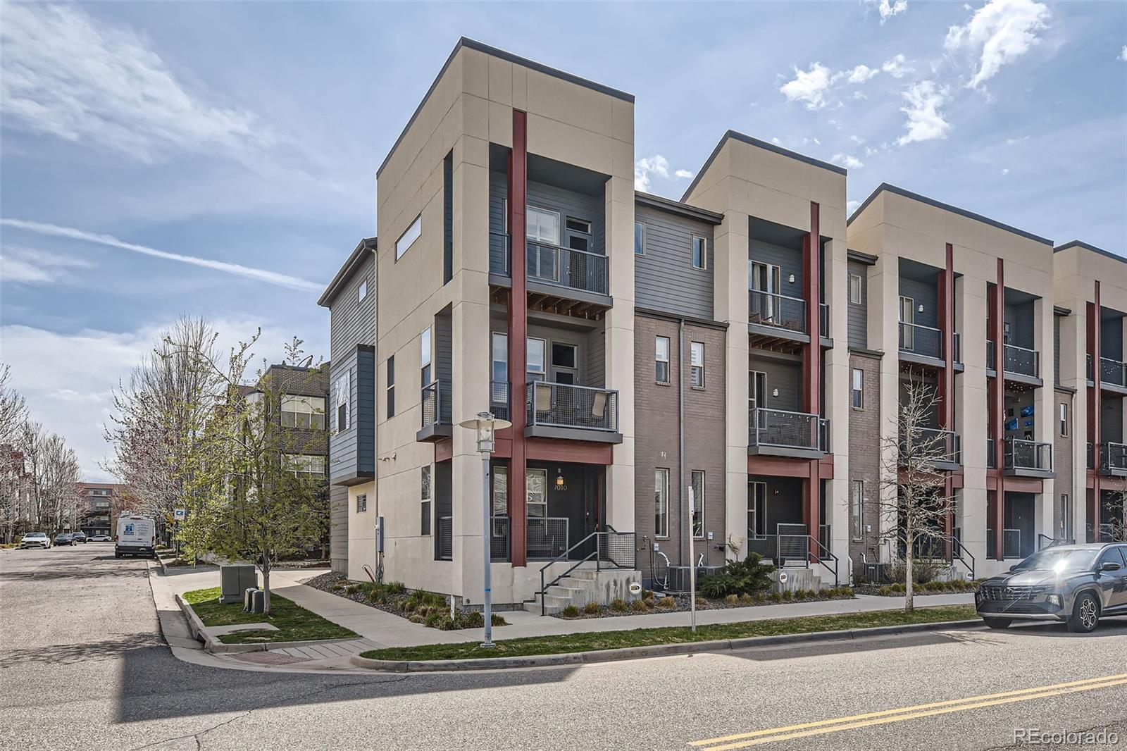 7010 W Alaska Drive, lakewood MLS: 2755635 Beds: 3 Baths: 4 Price: $679,000