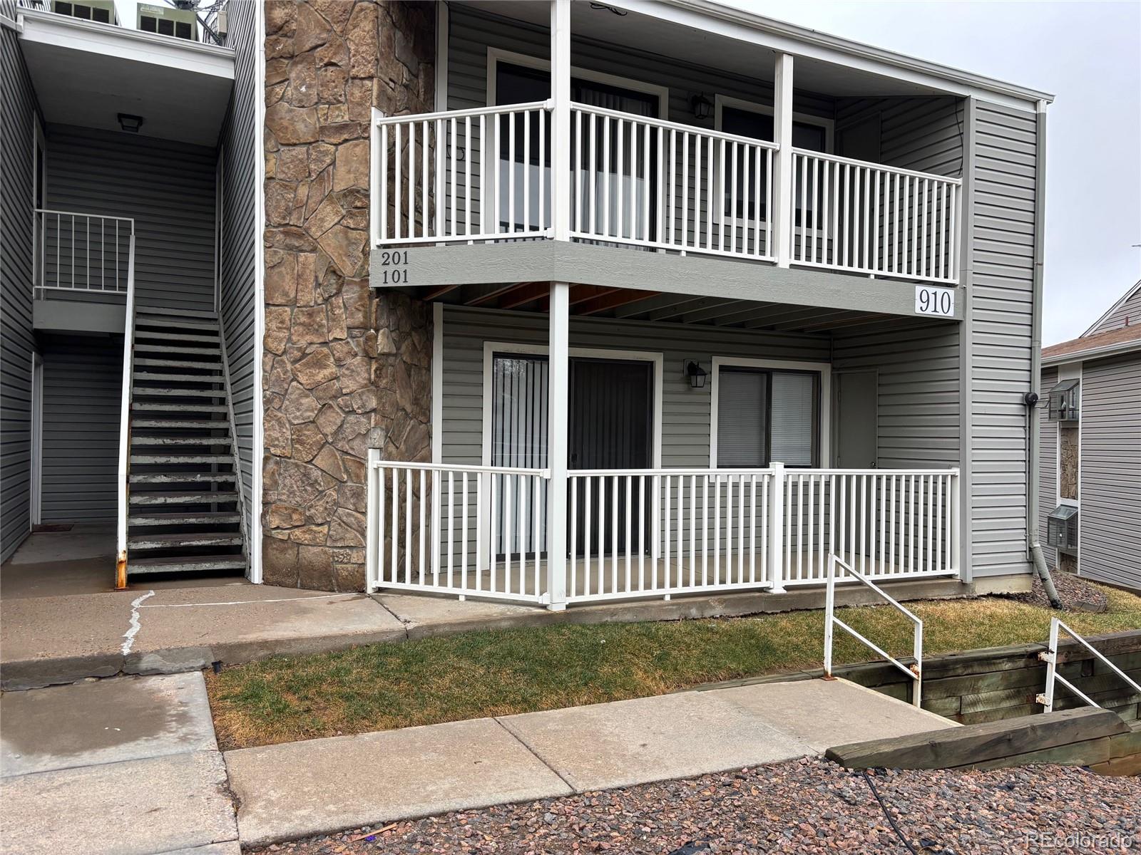 910 S Walden Street 101, Aurora  MLS: 1690192 Beds: 1 Baths: 1 Price: $190,000