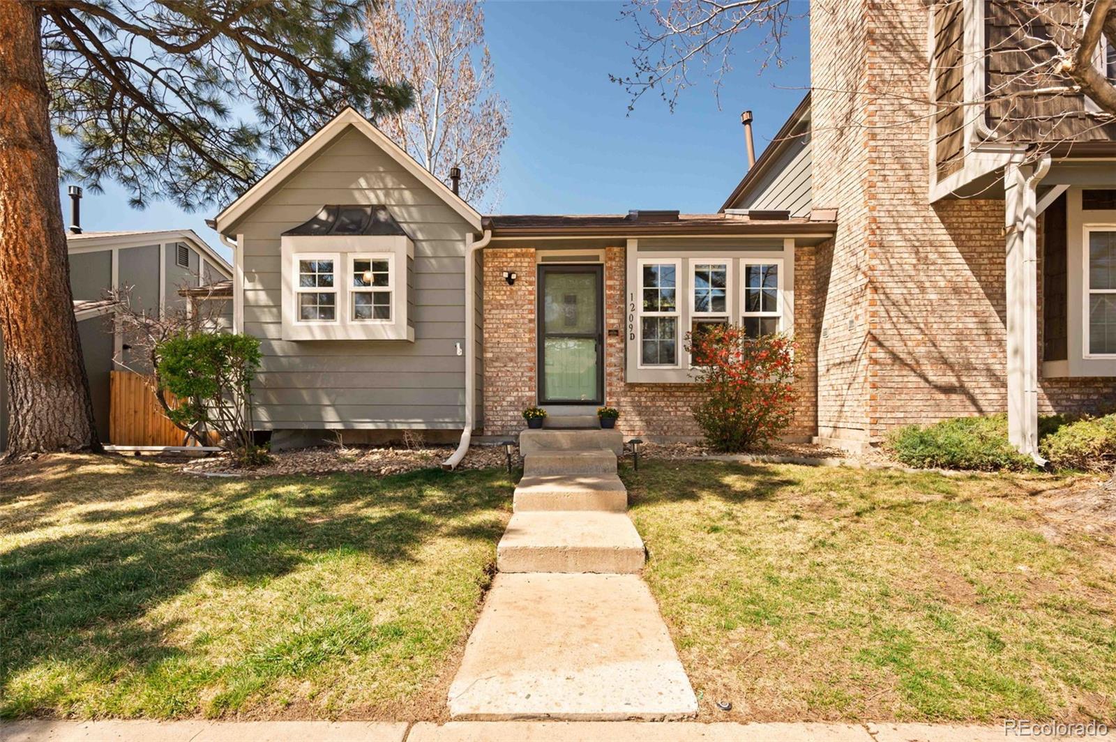1209 S Flower Circle D, Lakewood  MLS: 3172977 Beds: 2 Baths: 2 Price: $389,000