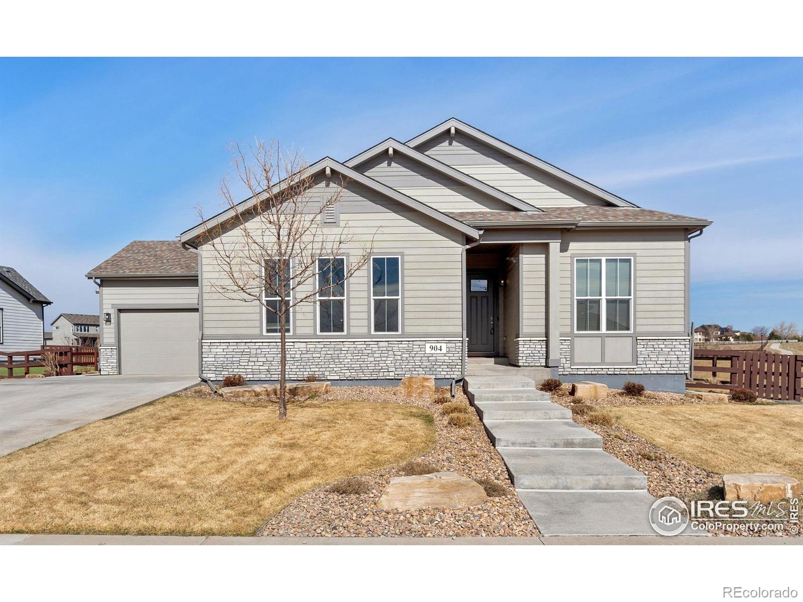904  Hitch Horse Drive, windsor MLS: 4567891029838 Beds: 4 Baths: 3 Price: $815,000