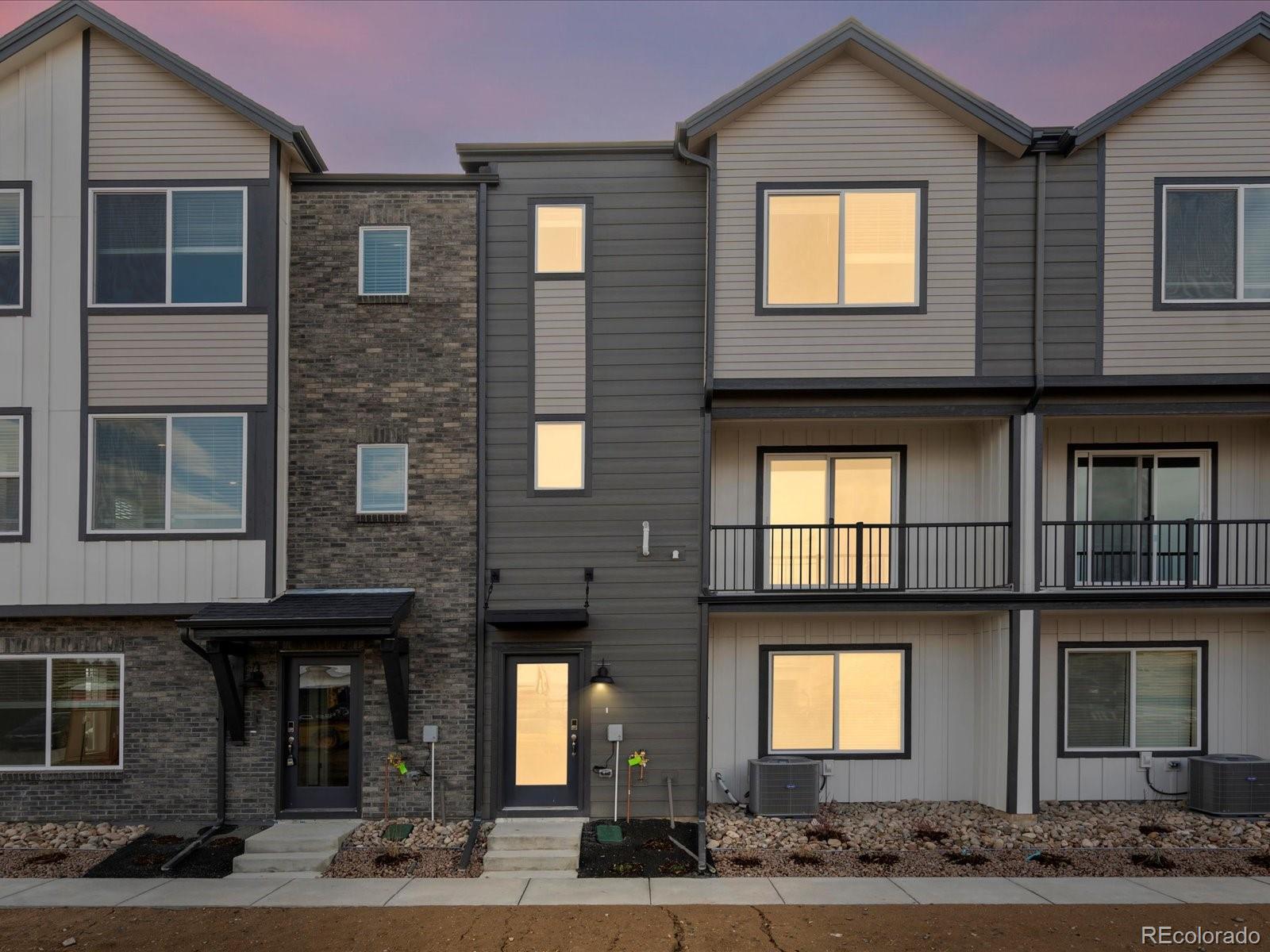 14422  Pansy Loop, morrison MLS: 2140172 Beds: 3 Baths: 4 Price: $599,990
