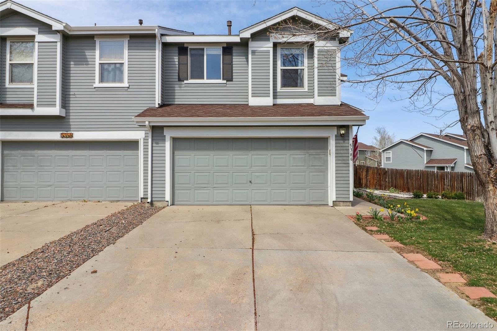5386 S Picadilly Court, aurora MLS: 3524142 Beds: 3 Baths: 3 Price: $440,000