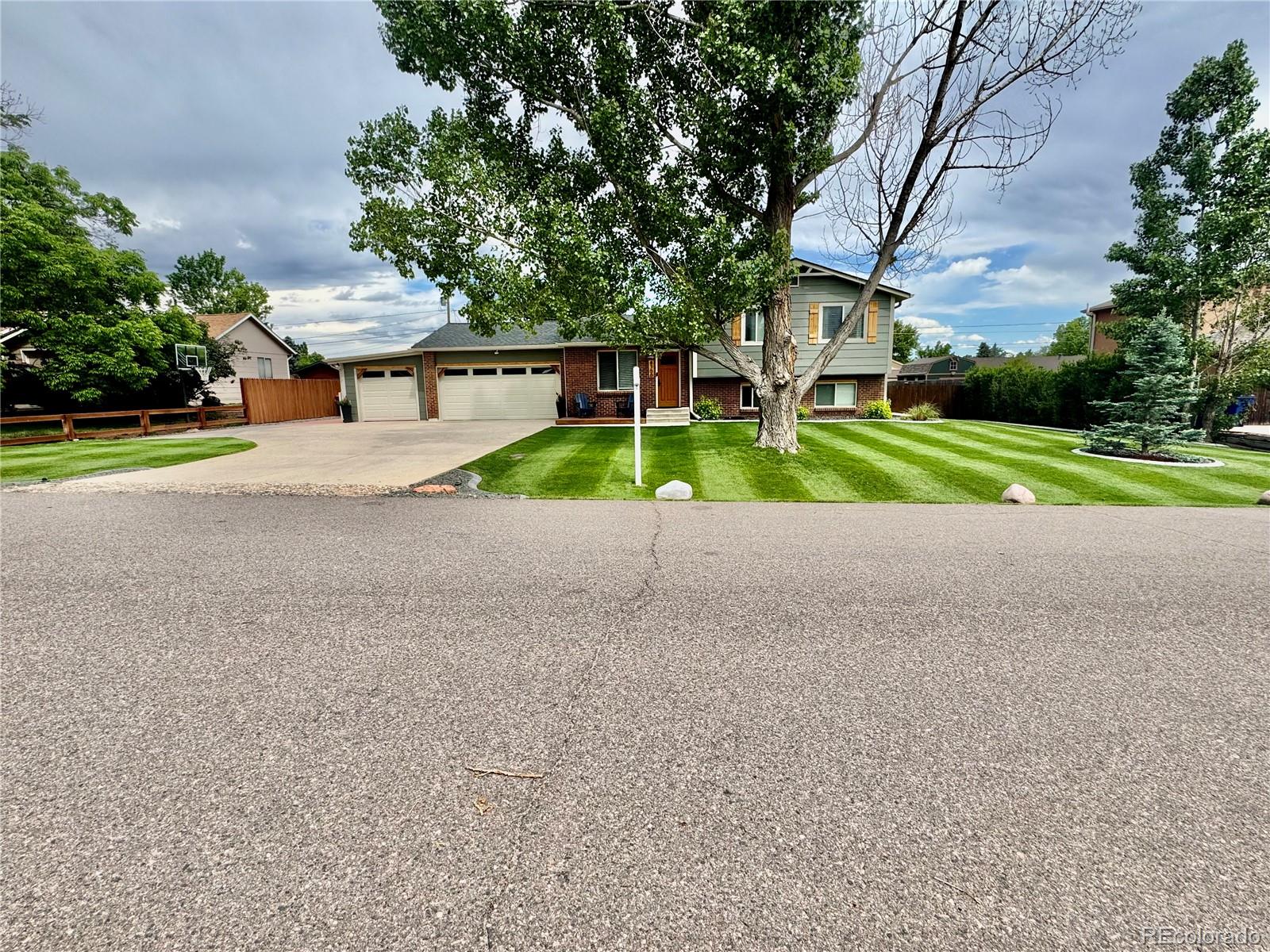 8700 S Ammons Street, littleton MLS: 4714985 Beds: 3 Baths: 3 Price: $799,900