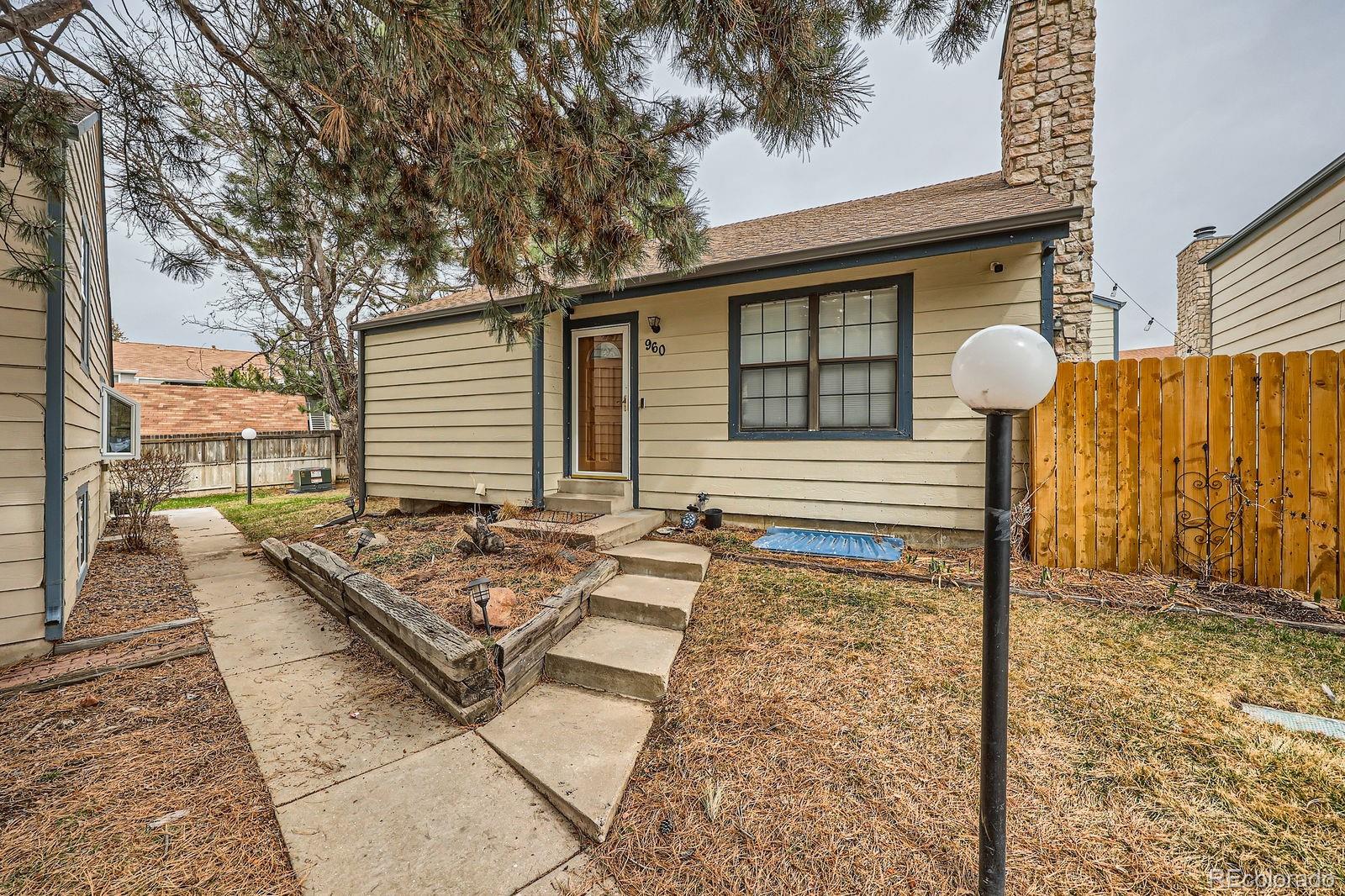 960 S Zeno Way, aurora MLS: 4370687 Beds: 4 Baths: 2 Price: $395,000