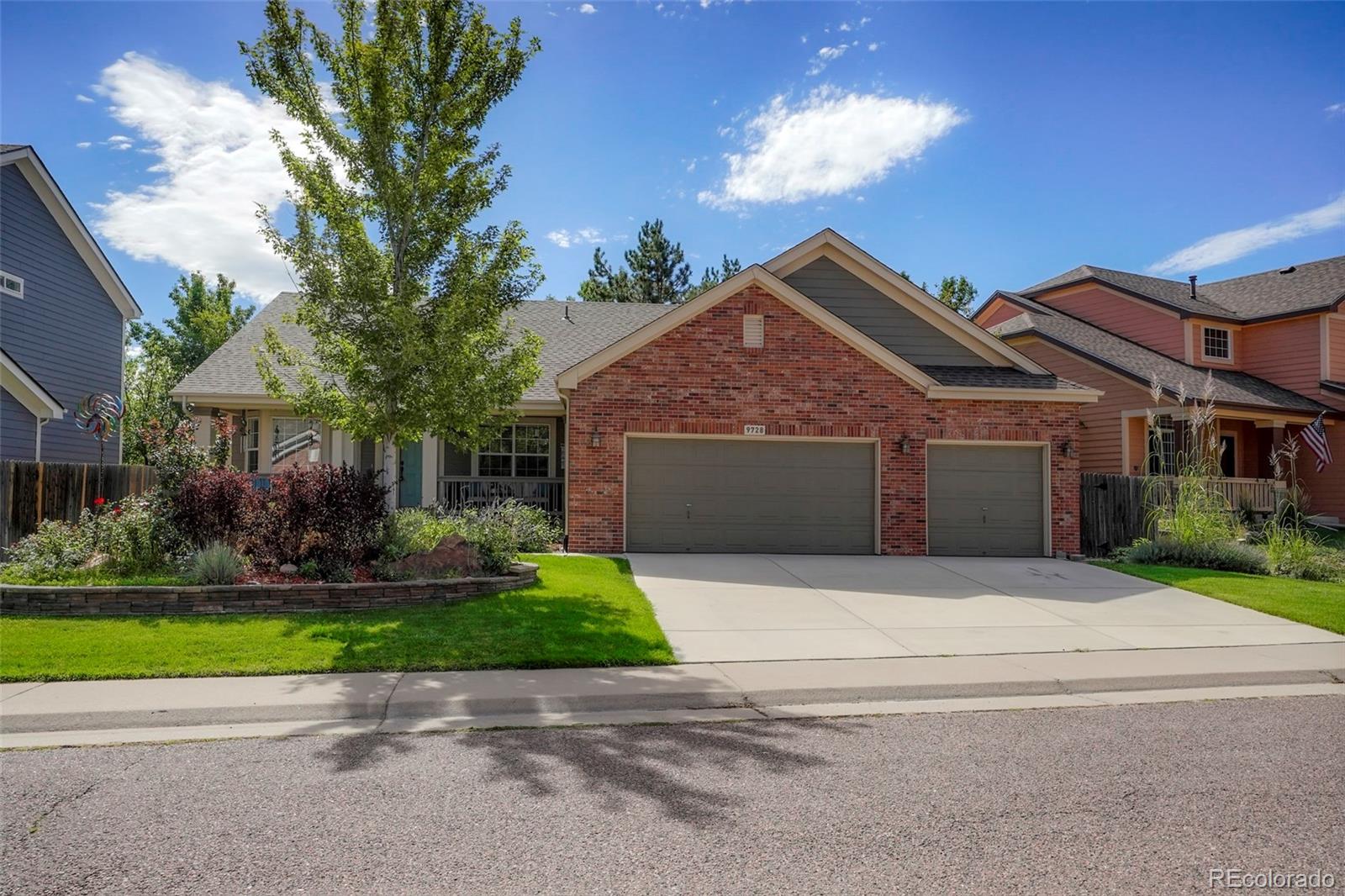 9728  Vandeventor Drive, littleton MLS: 1803455 Beds: 4 Baths: 3 Price: $840,000