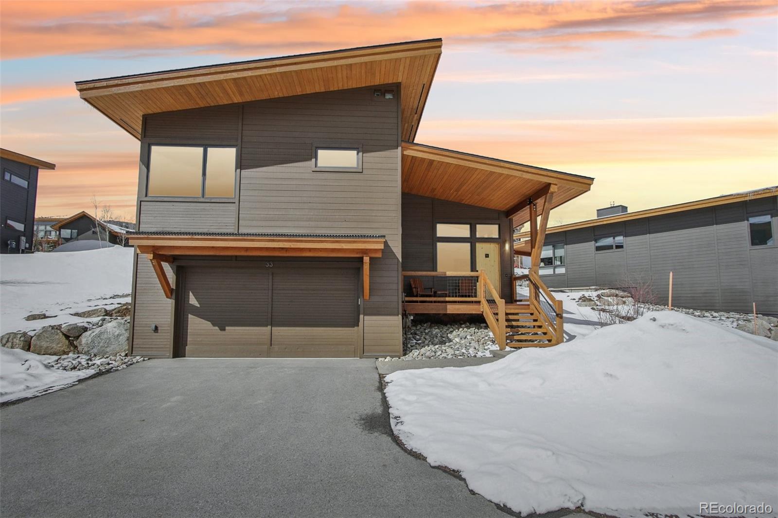 33 hargrove way, Silverthorne sold home. Closed on 2025-06-12 for $2,000,000.