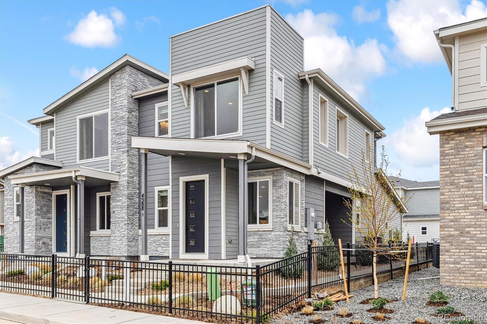 4588 S Versailles Street, aurora MLS: 7372581 Beds: 3 Baths: 3 Price: $499,950