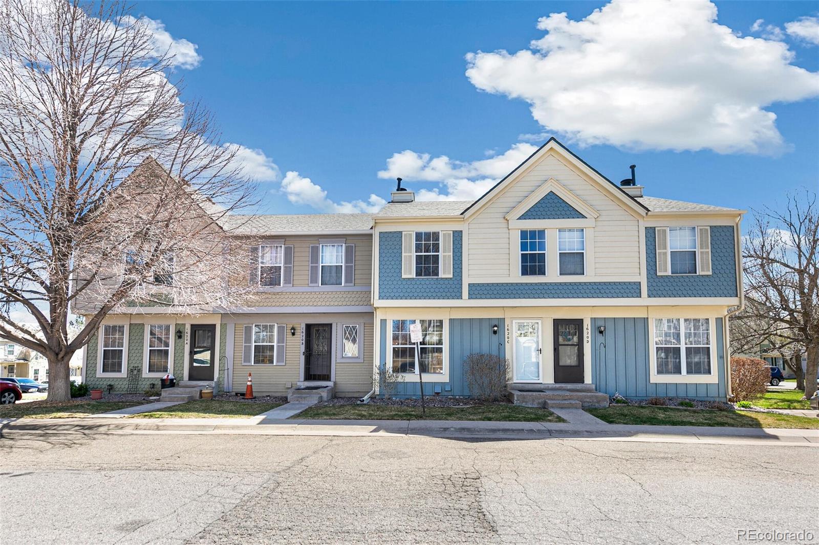 1620 s ivory circle, aurora sold home. Closed on 2025-05-09 for $329,000.