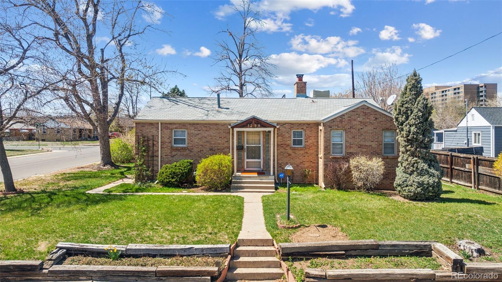 1299 s dale court, Denver sold home. Closed on 2025-05-28 for $526,500.