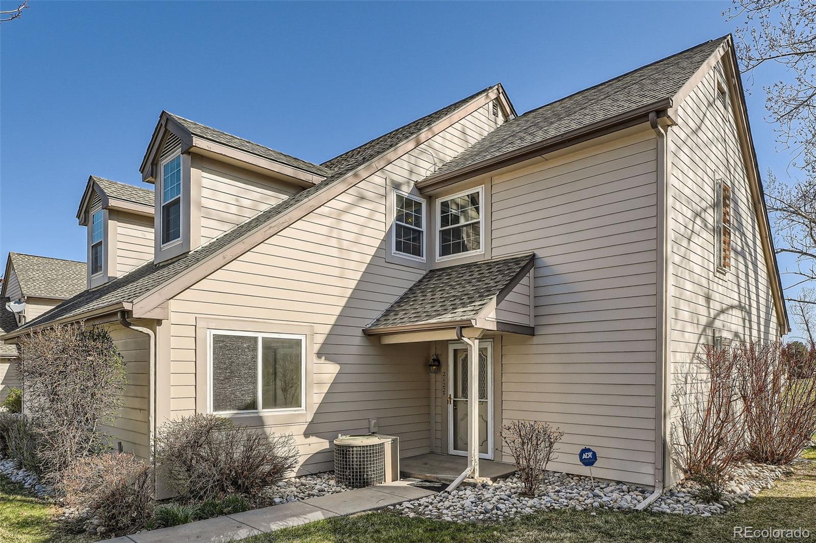 2122 s victor street, aurora sold home. Closed on 2025-07-31 for $355,000.
