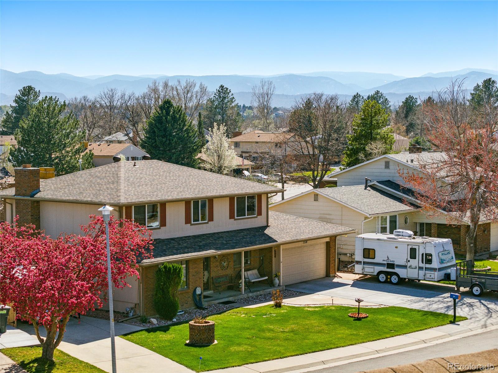 7314 W Walker Place, littleton MLS: 6437912 Beds: 5 Baths: 4 Price: $705,000