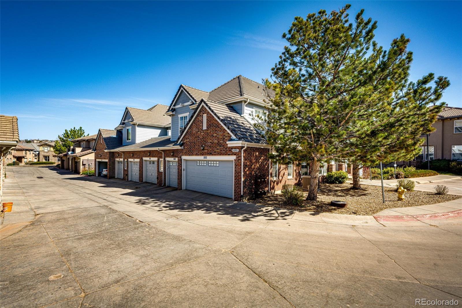 6745 s winnipeg circle, Aurora sold home. Closed on 2025-09-12 for $355,000.