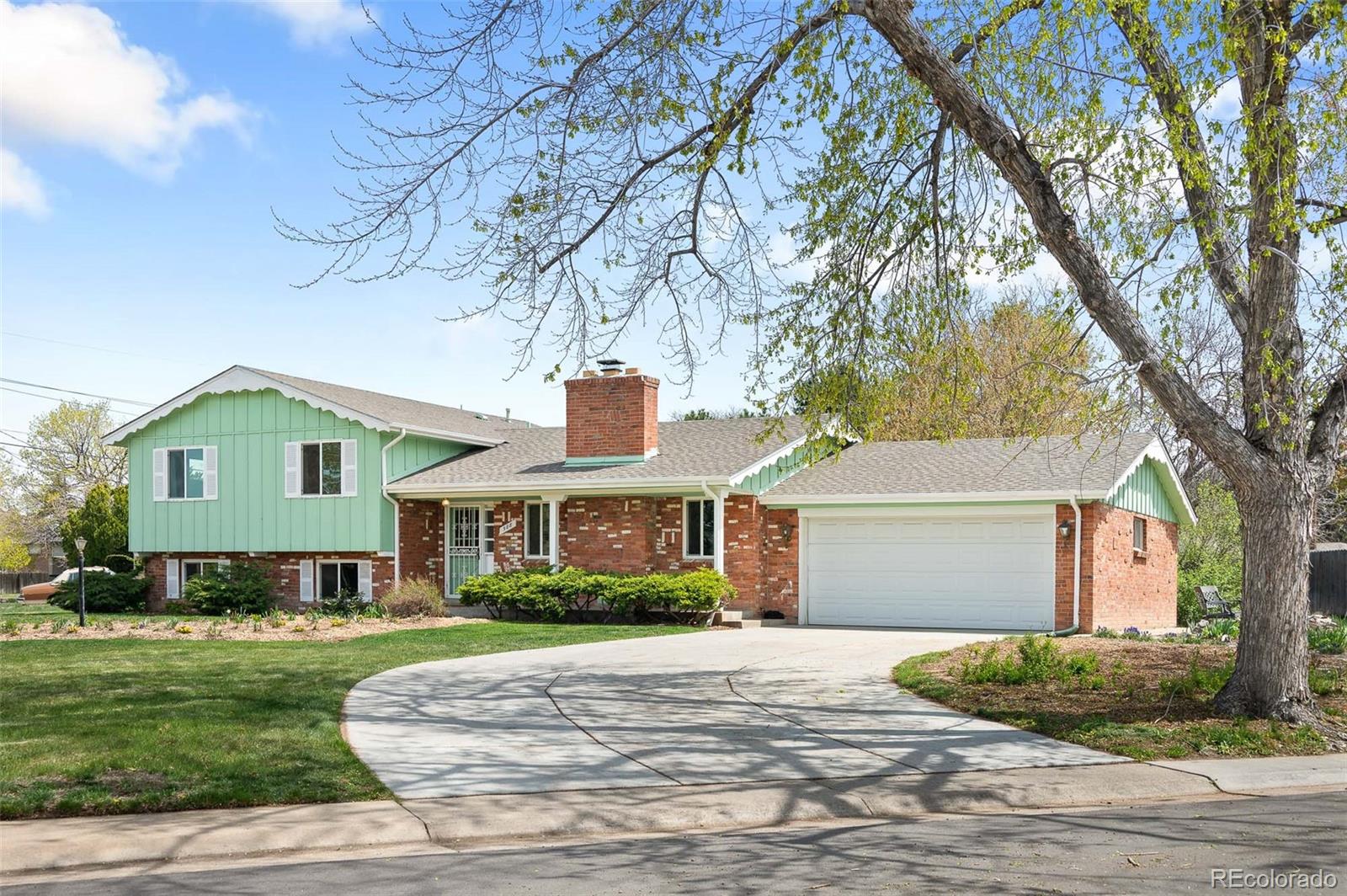 588  Newark Street, aurora MLS: 9638698 Beds: 4 Baths: 3 Price: $525,000