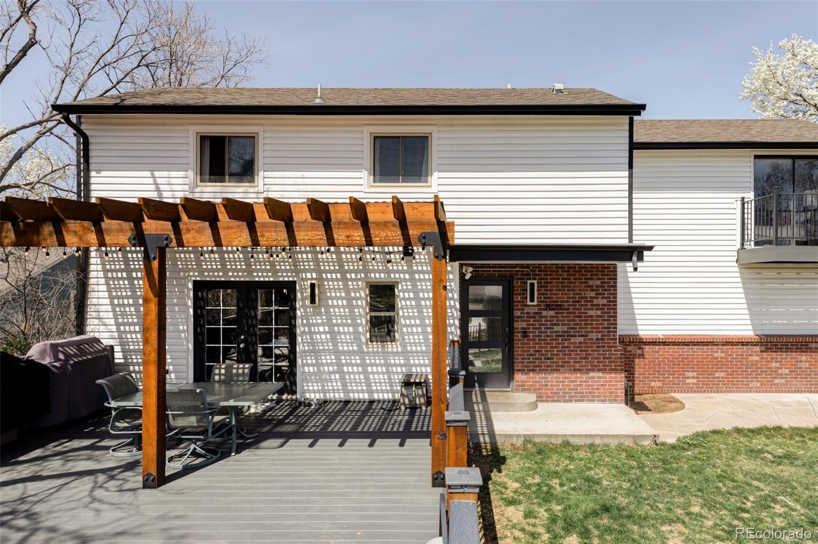899 W Peakview Circle, littleton MLS: 2063113 Beds: 3 Baths: 3 Price: $650,000