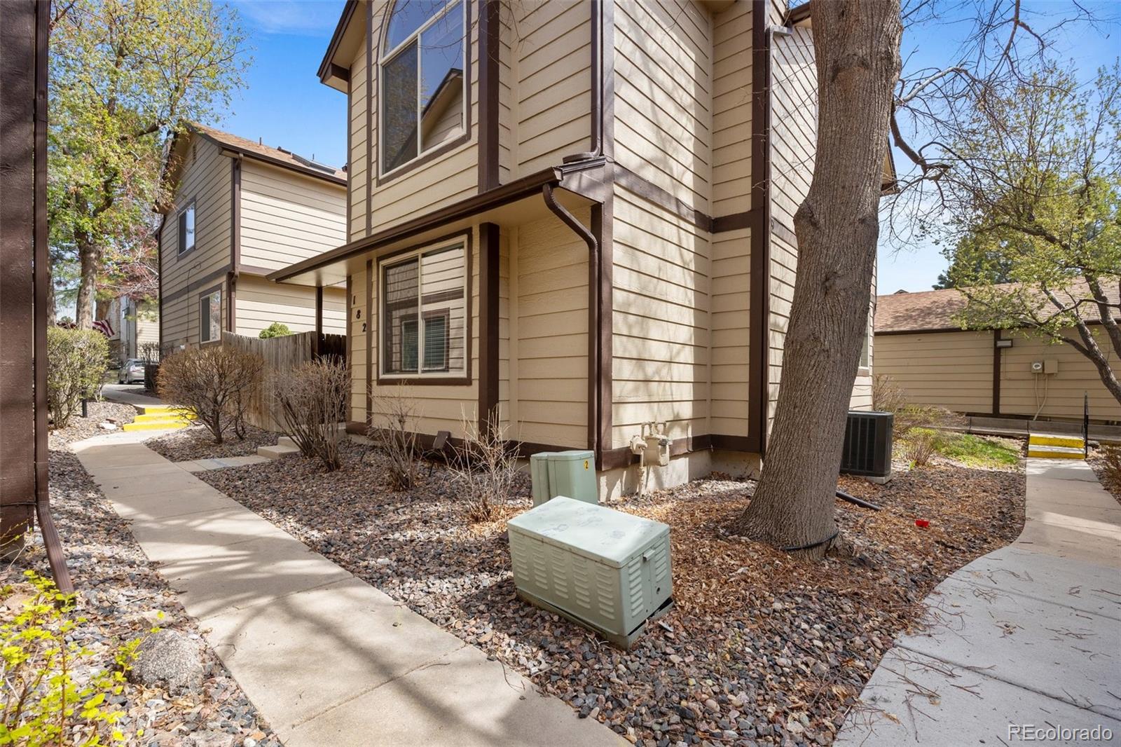 1829 s pitkin circle, Aurora sold home. Closed on 2025-05-23 for $333,000.