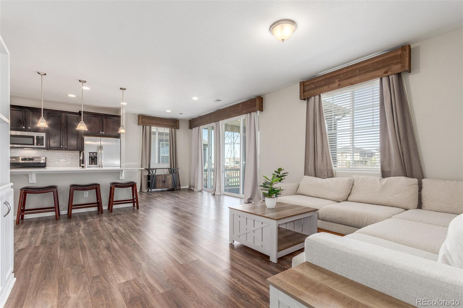 22921 E Union Avenue, aurora MLS: 9500364 Beds: 3 Baths: 3 Price: $575,000