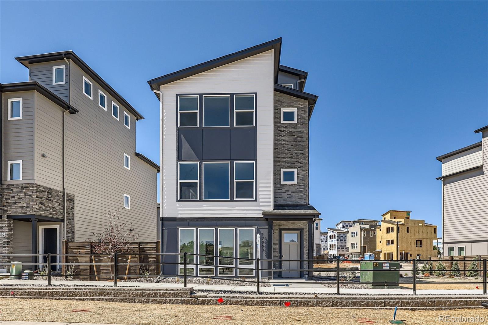 10863 E Hinsdale Circle, centennial MLS: 8355032 Beds: 2 Baths: 4 Price: $885,000