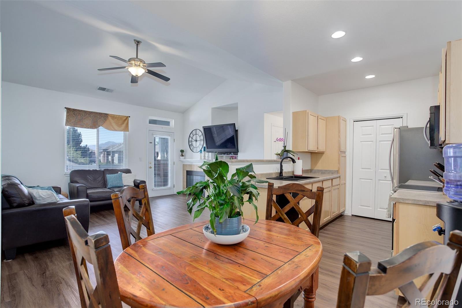 Marston Villas Littleton Condo / Townhome | MLS #: 91574918481 W Union Avenue 11-201, Littleton Beds: 3 Baths: 2 Price: $365,000