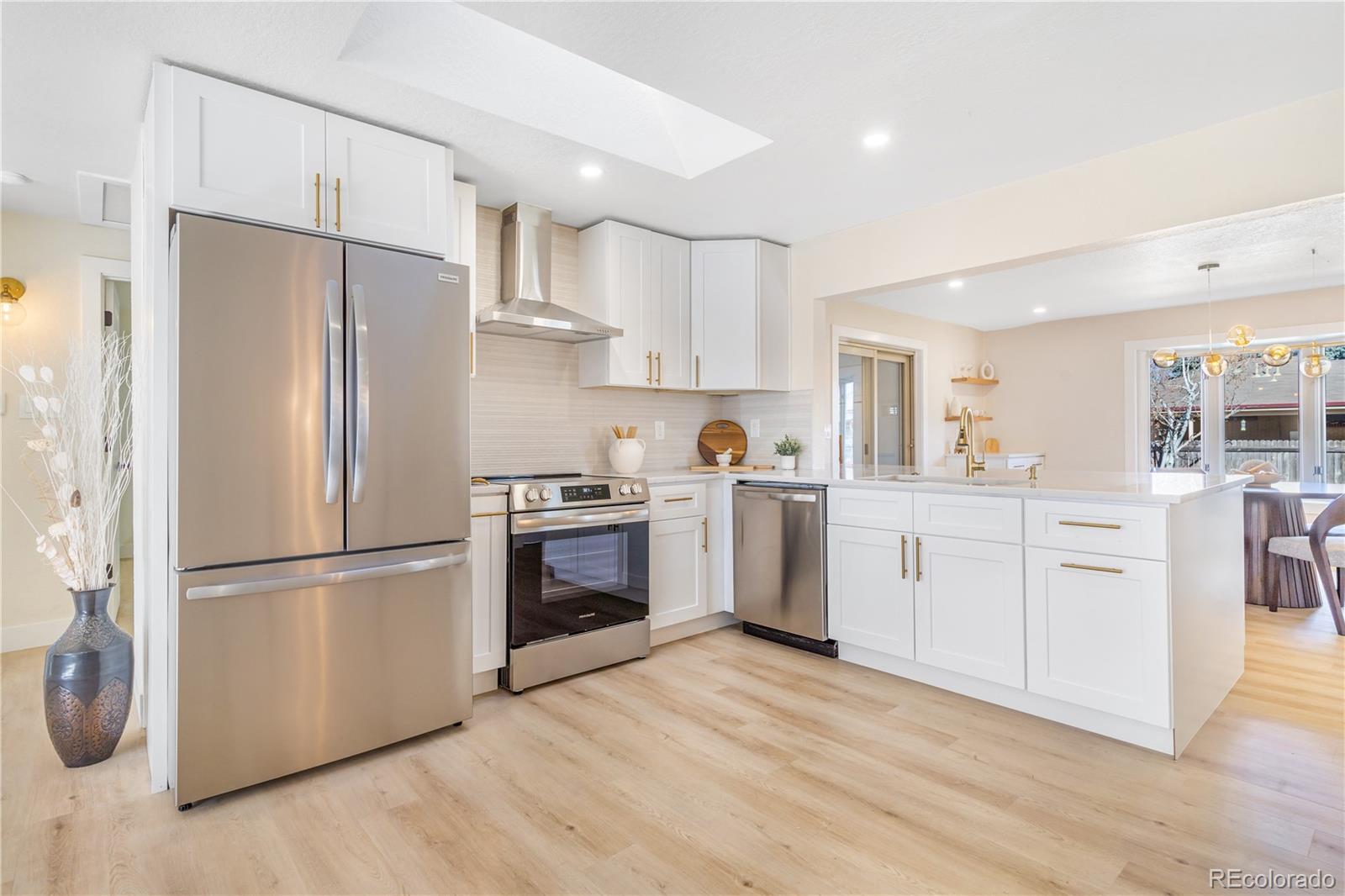 1240 s chase court, Lakewood sold home. Closed on 2025-05-28 for $630,000.