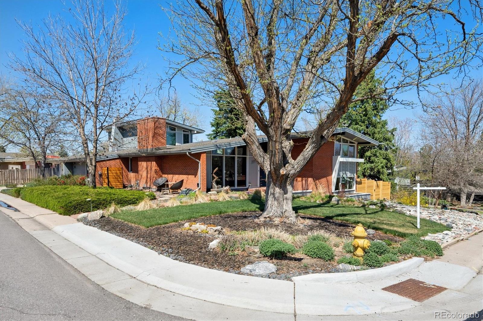 3895  Chimayo Road, littleton MLS: 3772489 Beds: 4 Baths: 2 Price: $1,375,000