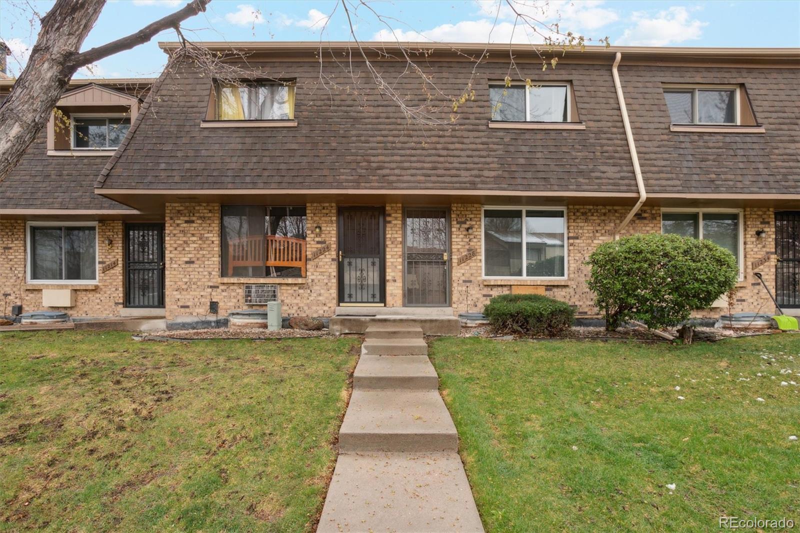 11228 W 18th Avenue , Lakewood  MLS: 2205690 Beds: 2 Baths: 2 Price: $330,000