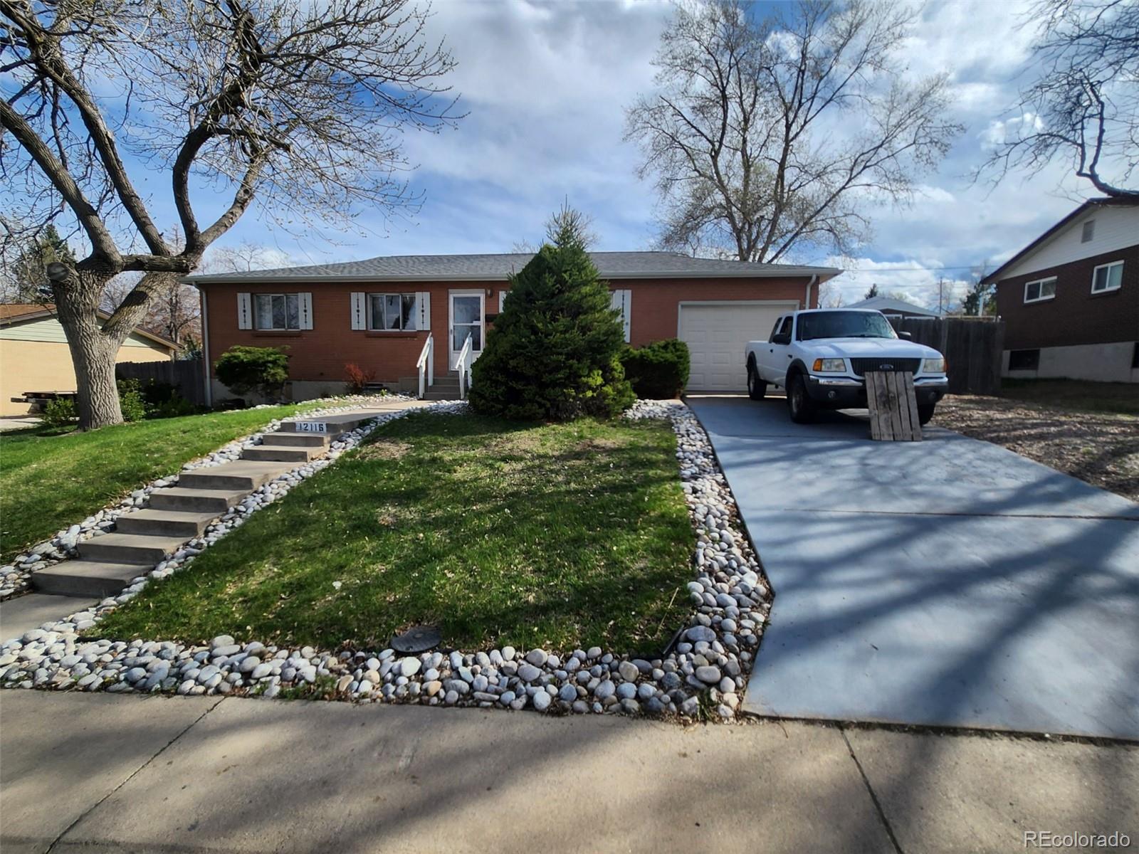 12116 W Texas Drive, lakewood MLS: 6164528 Beds: 5 Baths: 3 Price: $595,900