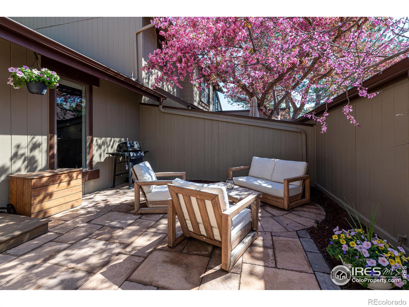 4654  Greenbriar Court, boulder MLS: 4567891031201 Beds: 2 Baths: 2 Price: $732,500