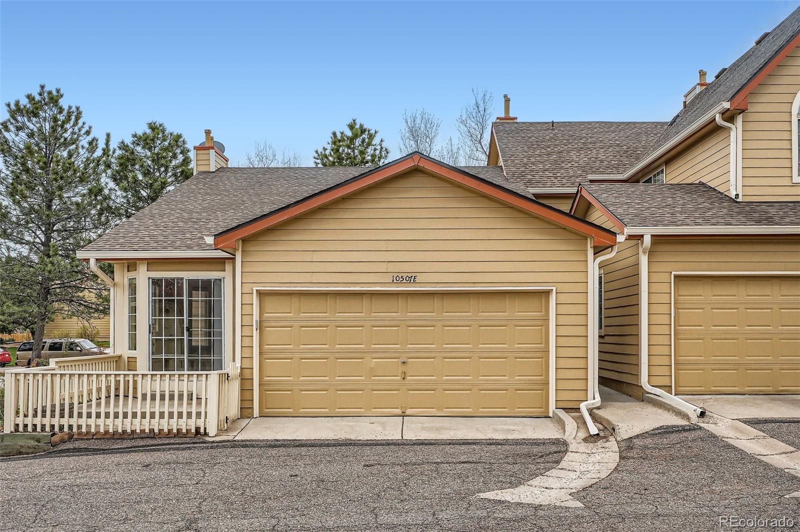 10507 W Maplewood Drive E, Littleton  MLS: 1791357 Beds: 2 Baths: 2 Price: $475,000
