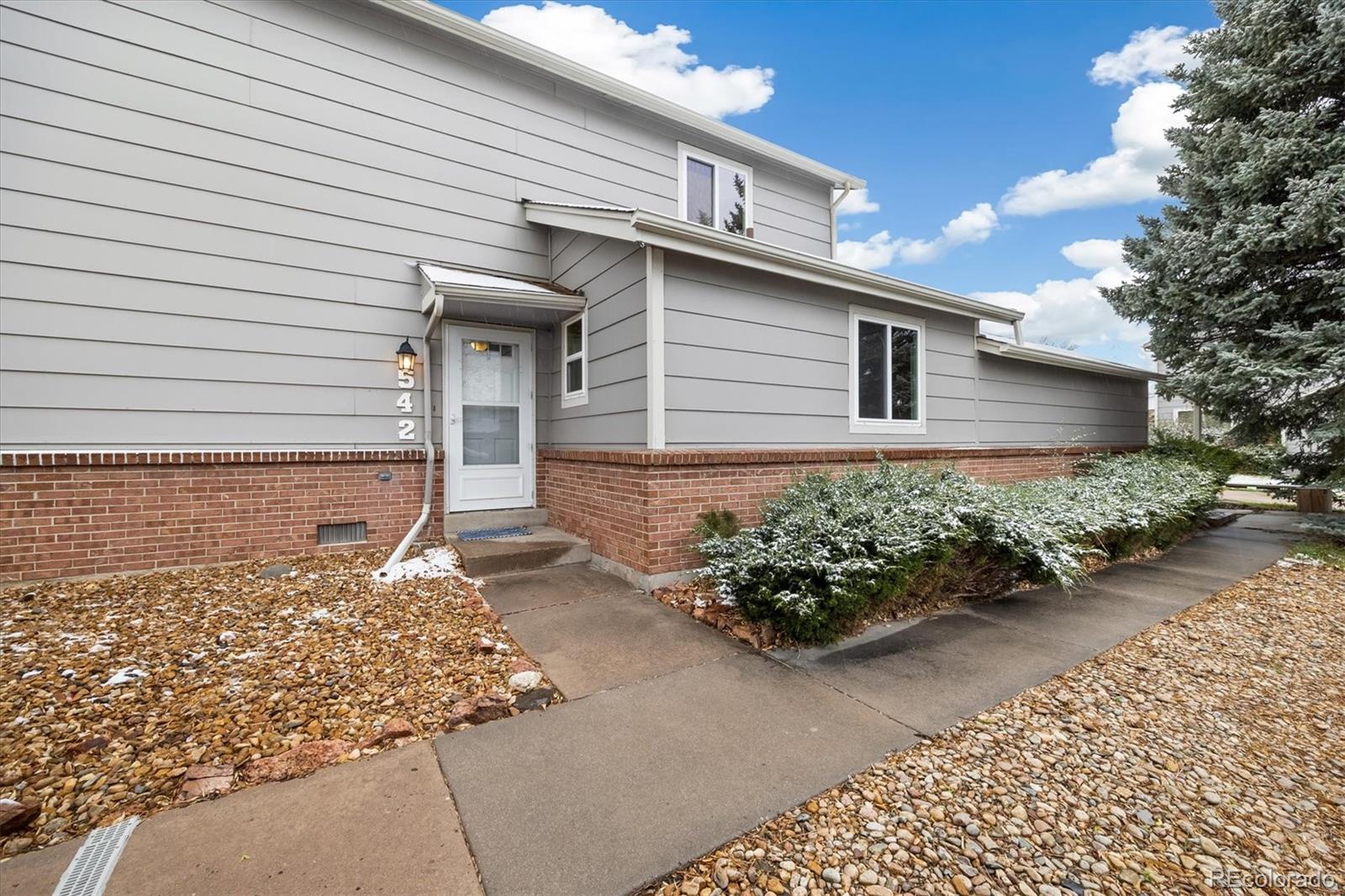 542 W Crestline Circle 8B1, Littleton  MLS: 8256082 Beds: 3 Baths: 2 Price: $399,000