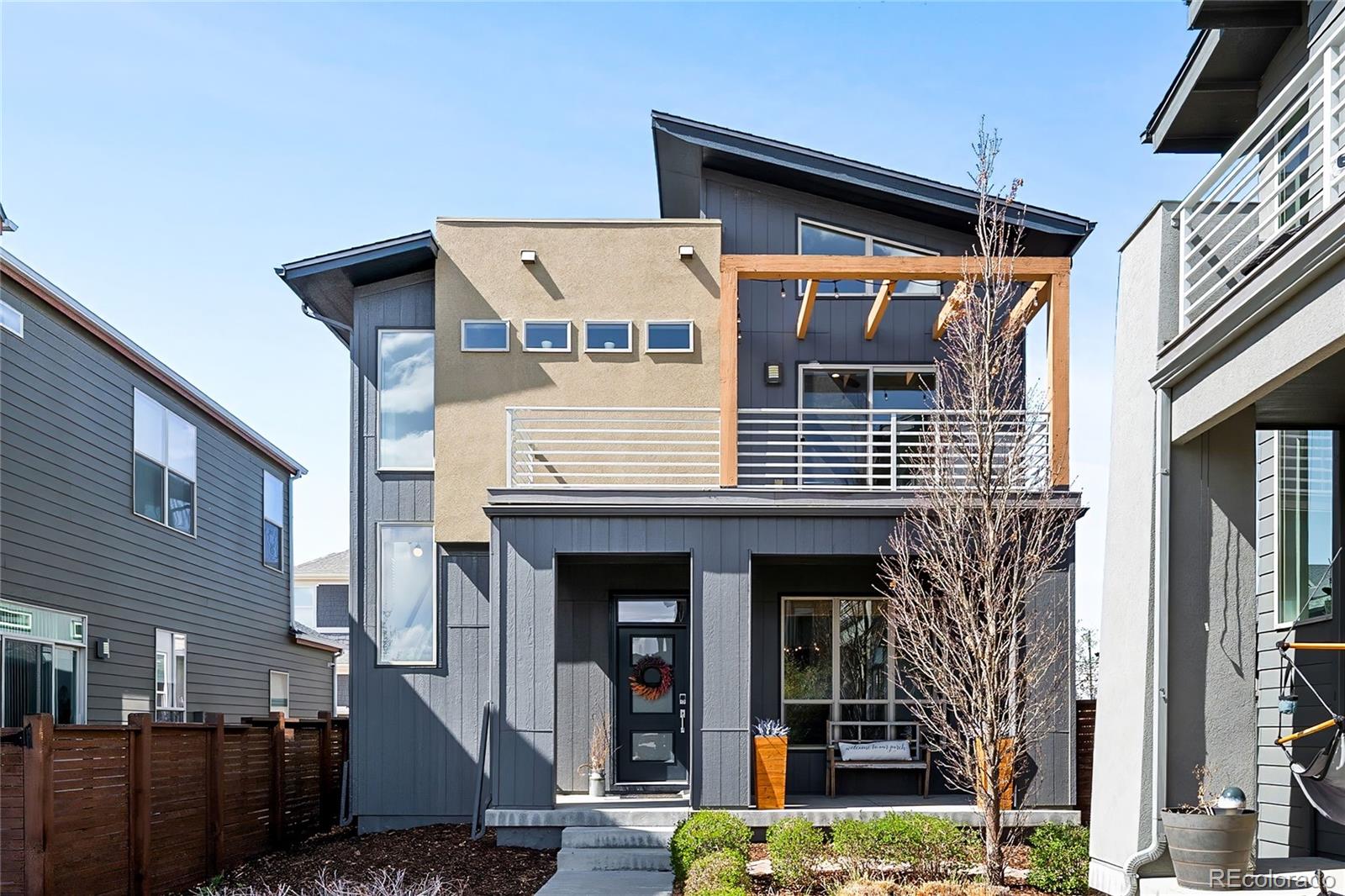 5260  Akron Street, denver MLS: 8321627 Beds: 4 Baths: 4 Price: $825,000