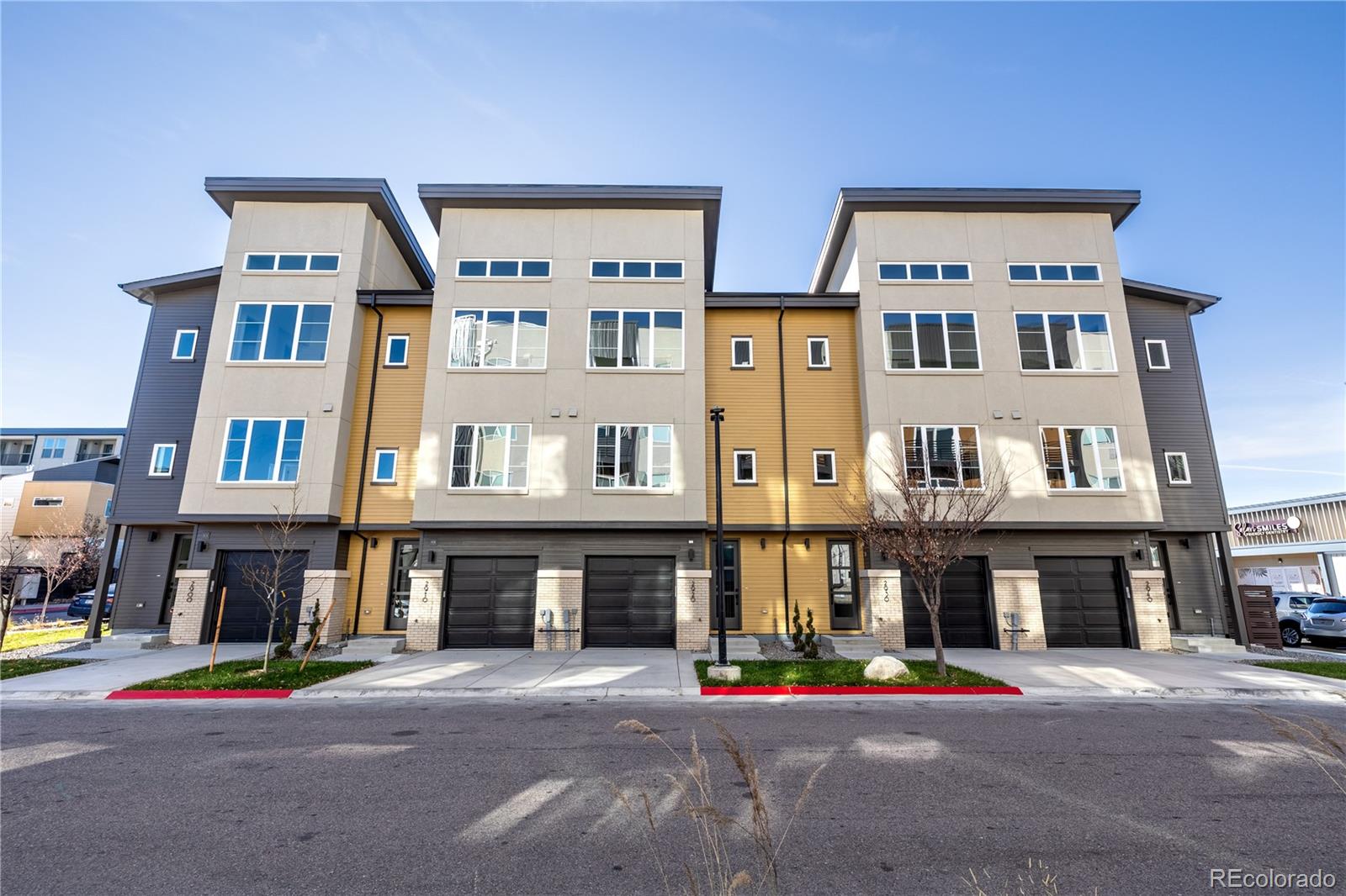 2940 W Parkside Place, denver MLS: 6703518 Beds: 2 Baths: 3 Price: $575,000