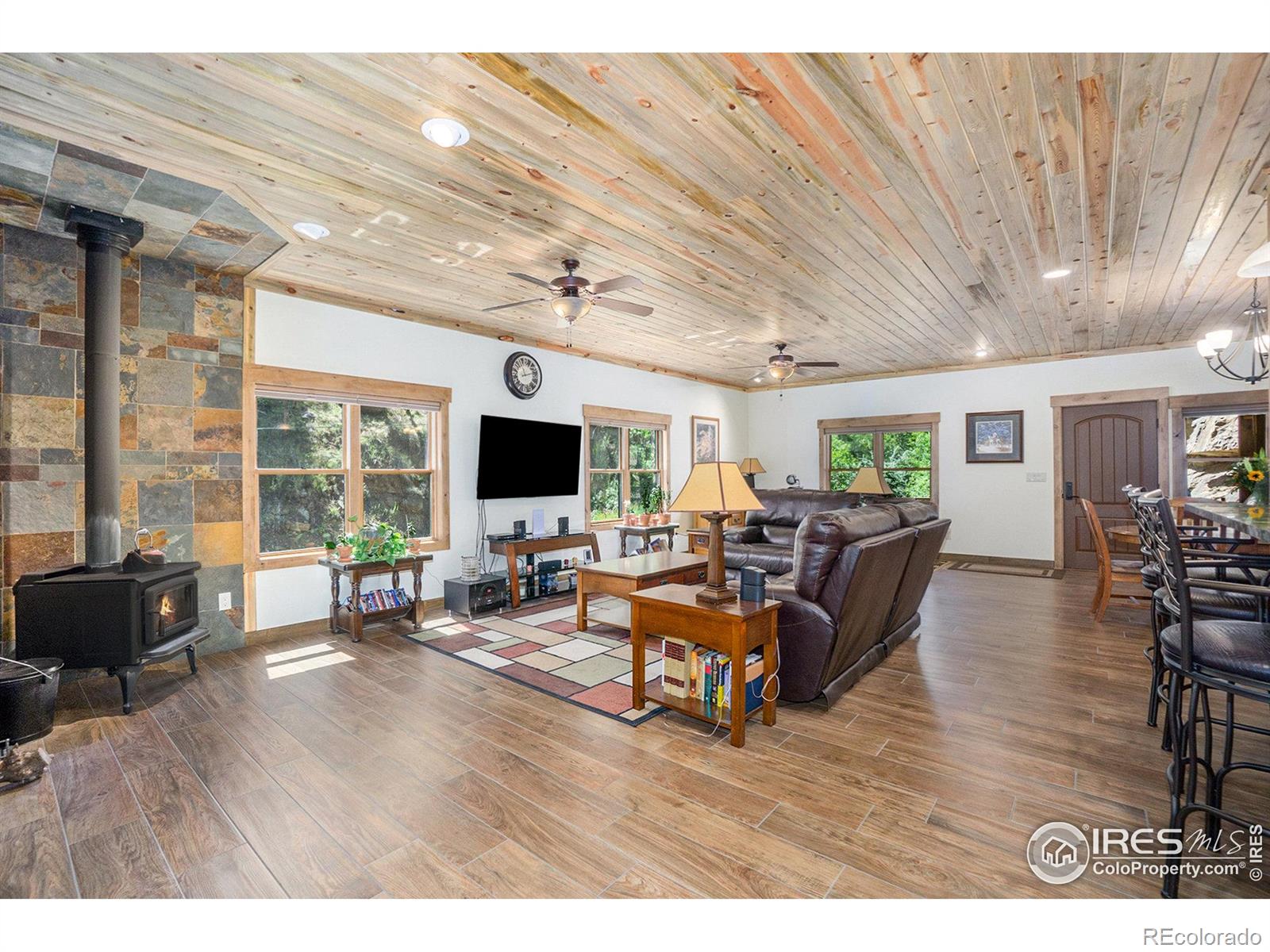 223 kings canyon road, Bellvue sold home. Closed on 2026-01-30 for $880,000.