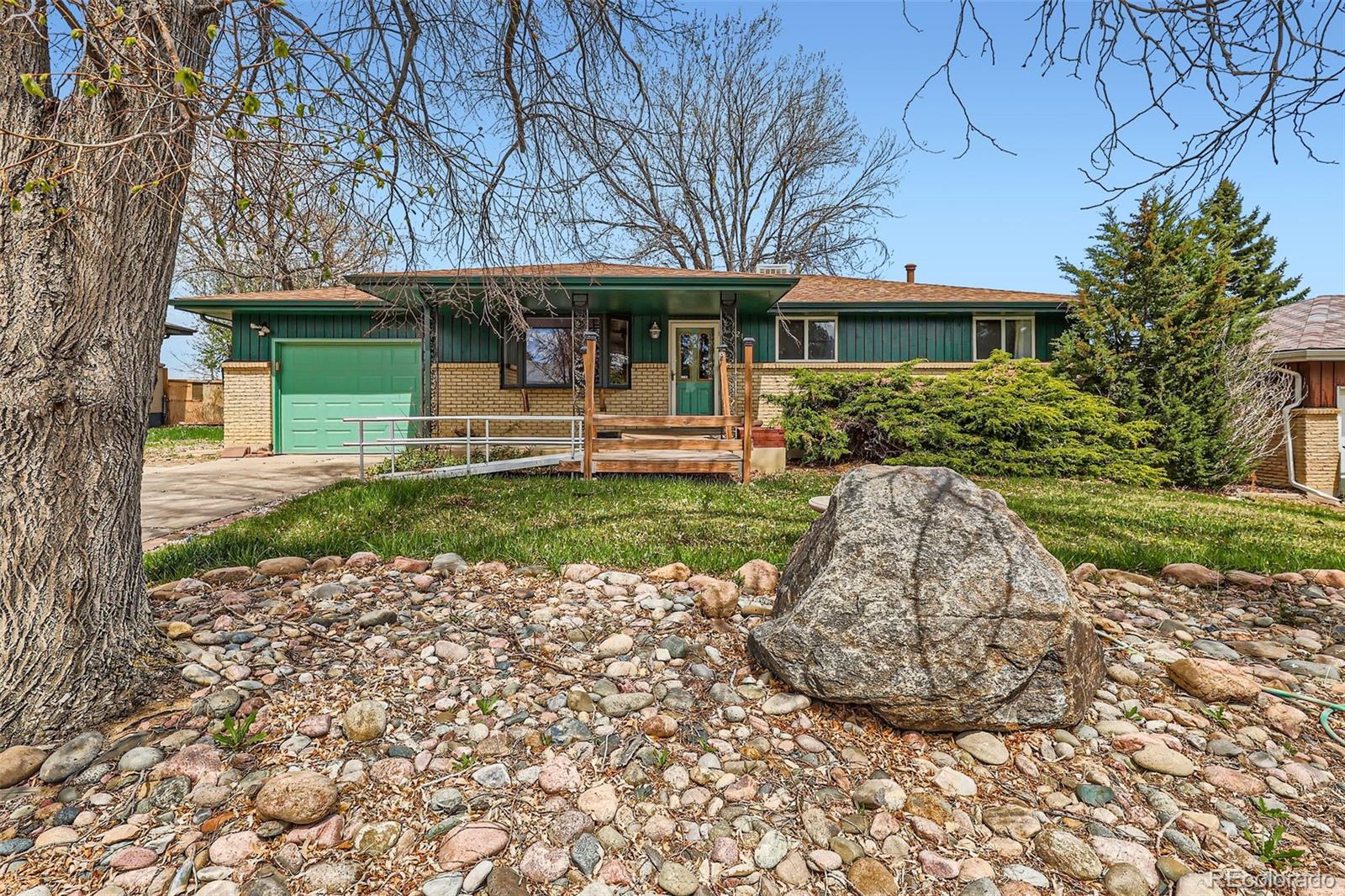 13621 E Center Avenue, aurora MLS: 1555653 Beds: 3 Baths: 3 Price: $435,000